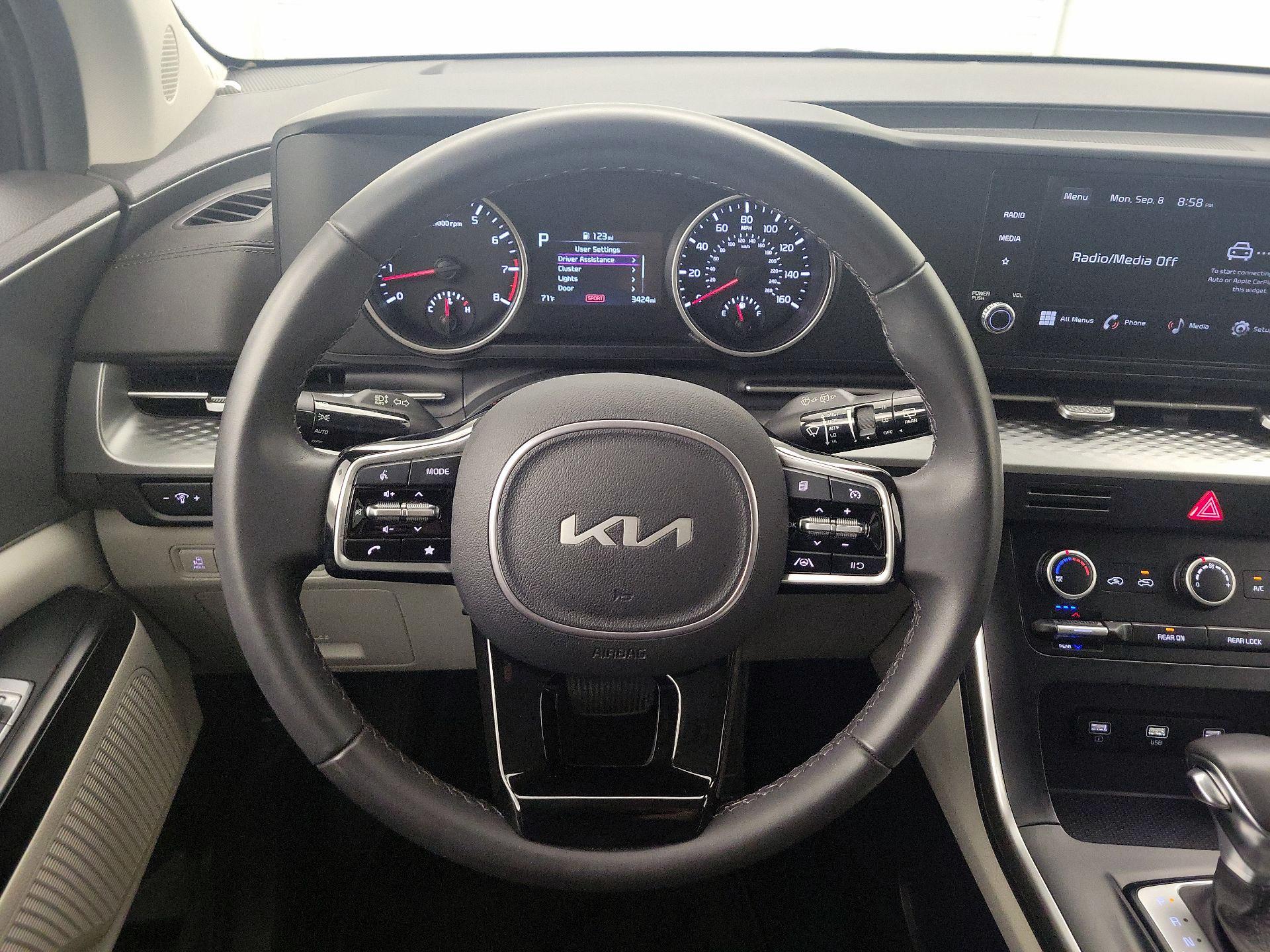 Thumbnail: 2023 Kia Carnival - 10