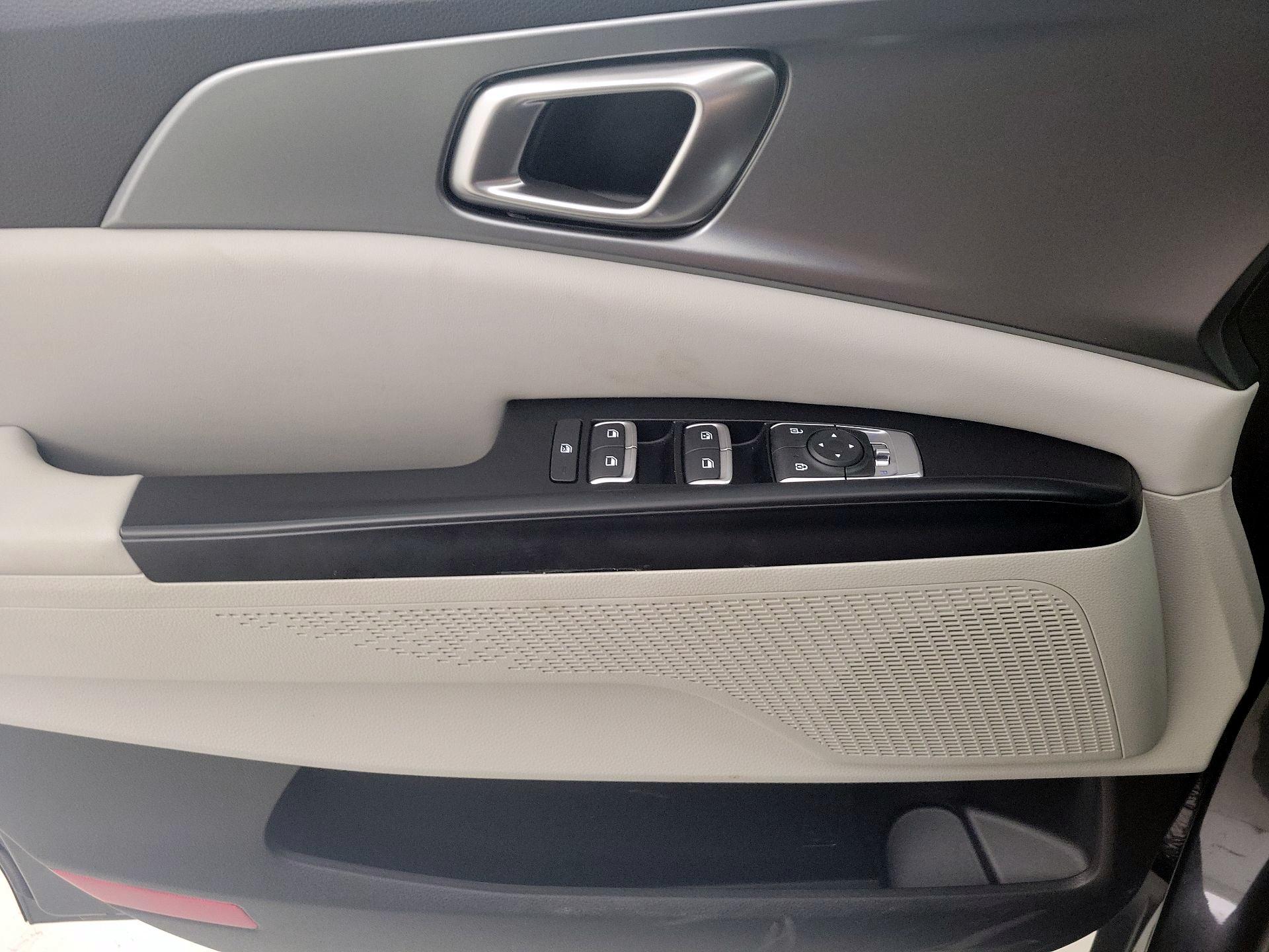 Thumbnail: 2023 Kia Carnival - 12