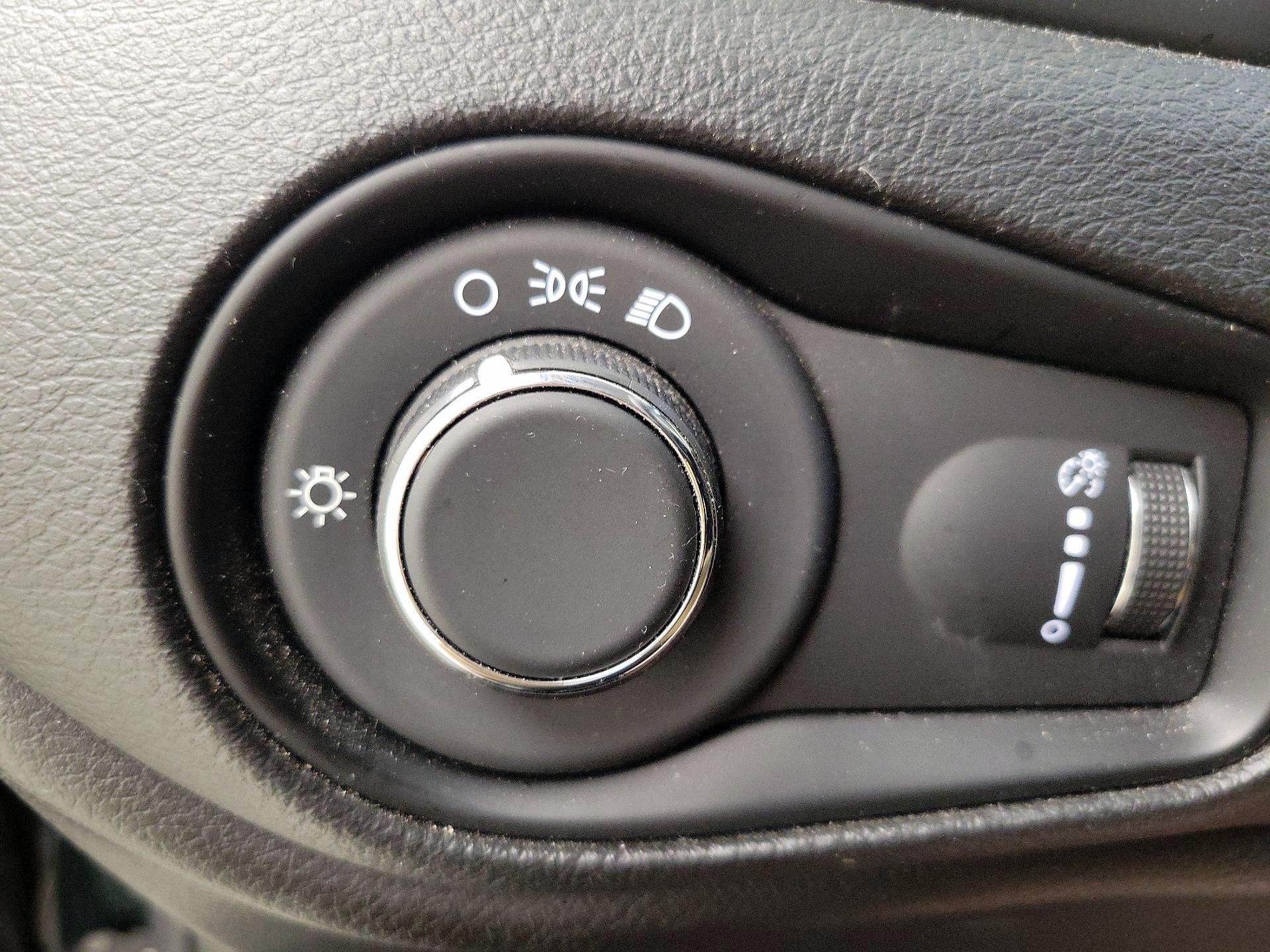 Thumbnail: 2021 Jeep Renegade - 13