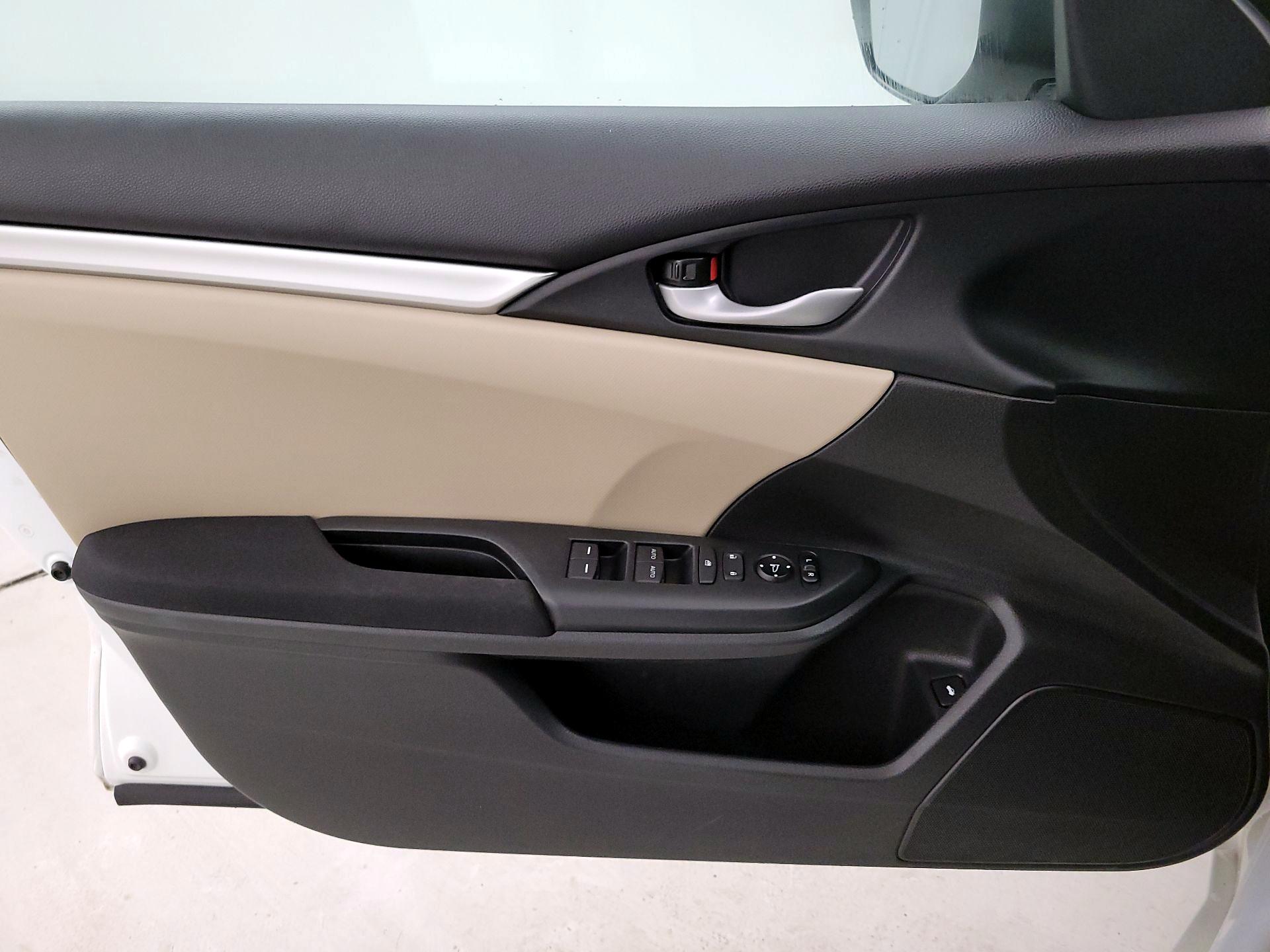 Thumbnail: 2016 Honda Civic - 10