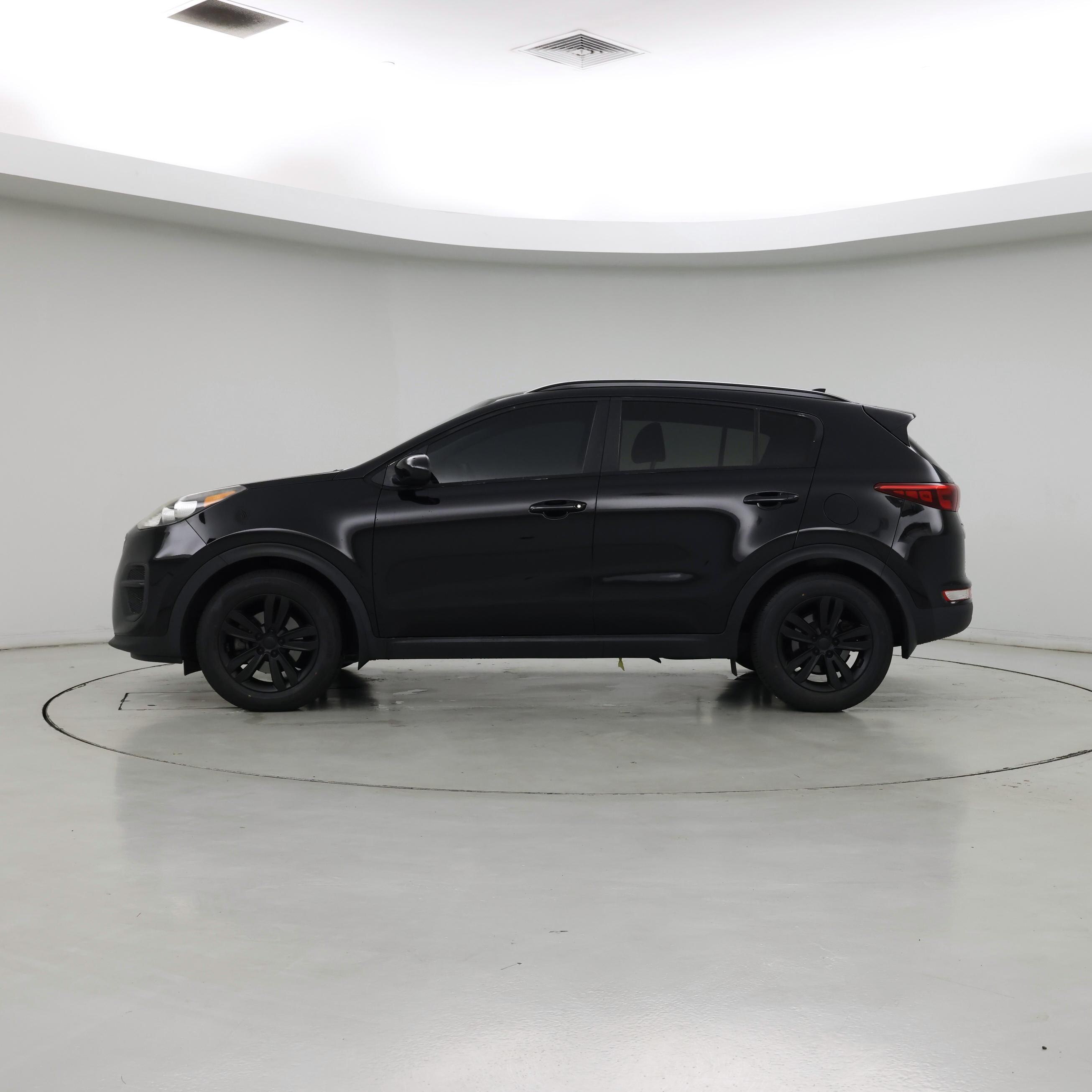 Thumbnail: 2017 Kia Sportage - 3