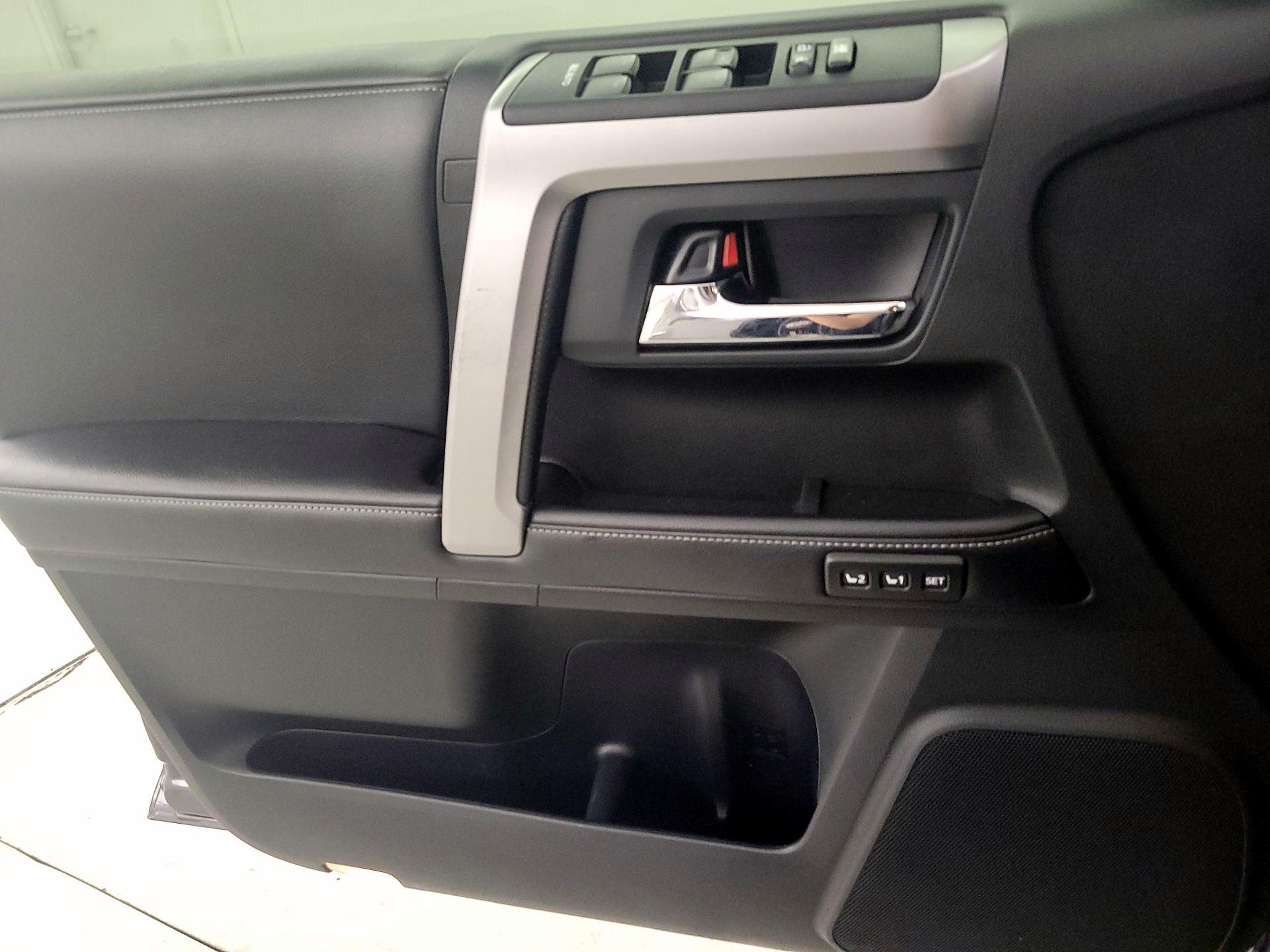 Thumbnail: 2016 Toyota 4Runner - 10