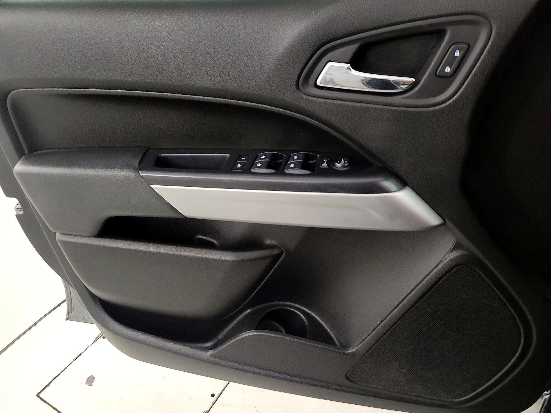 Thumbnail: 2021 Chevrolet Colorado - 10
