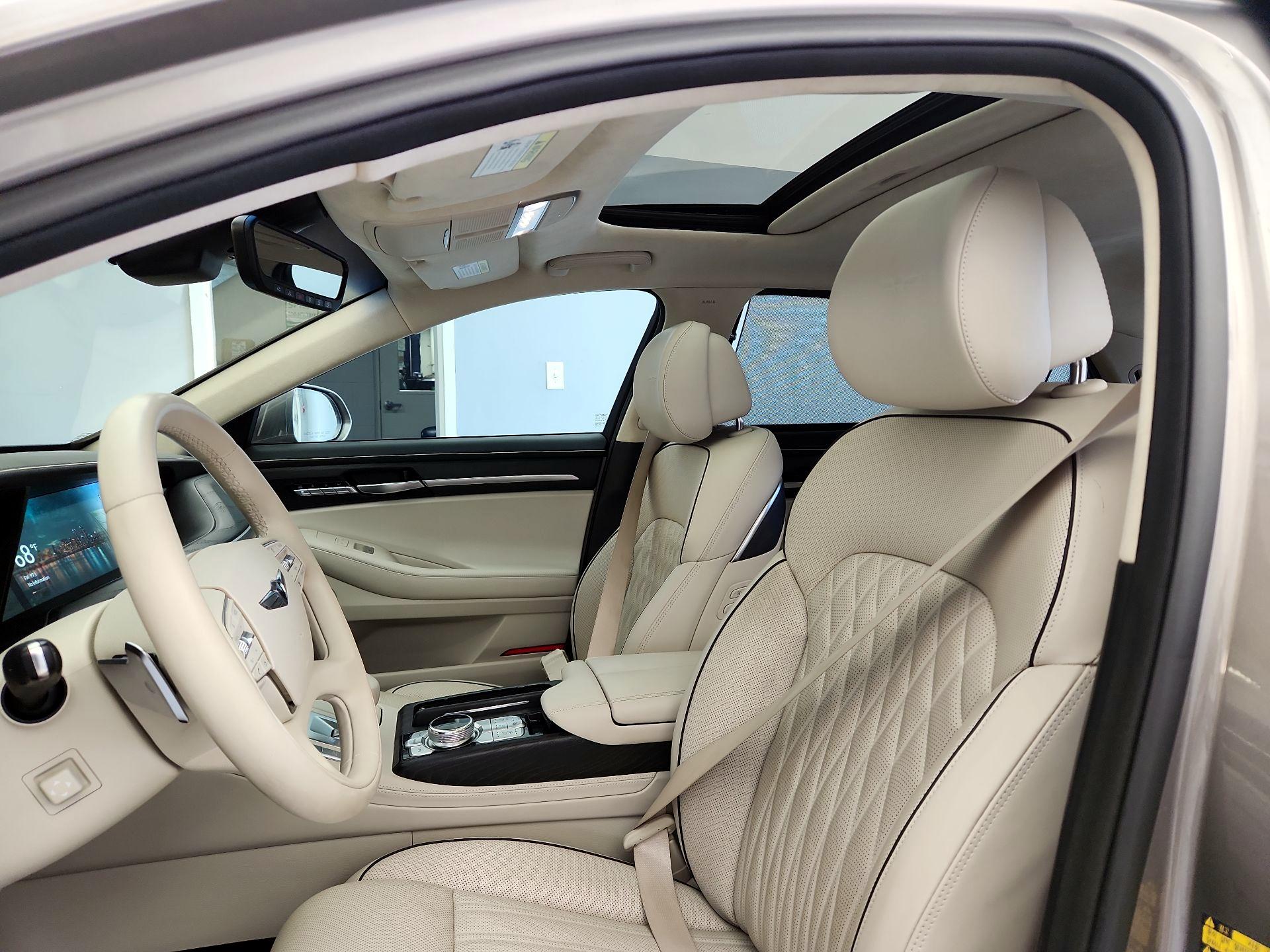 Thumbnail: 2022 Genesis G90 - 20
