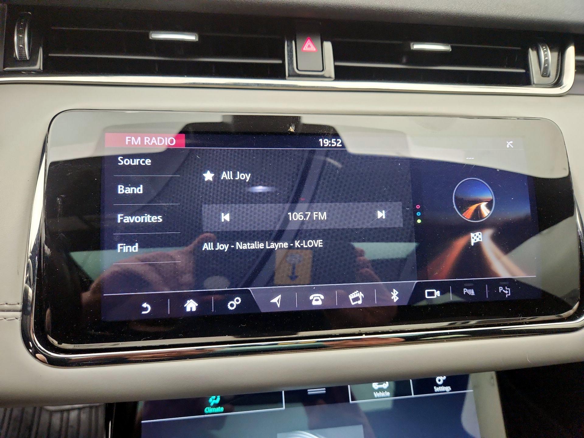 Thumbnail: 2020 Land Rover Range Rover Evoque - 16
