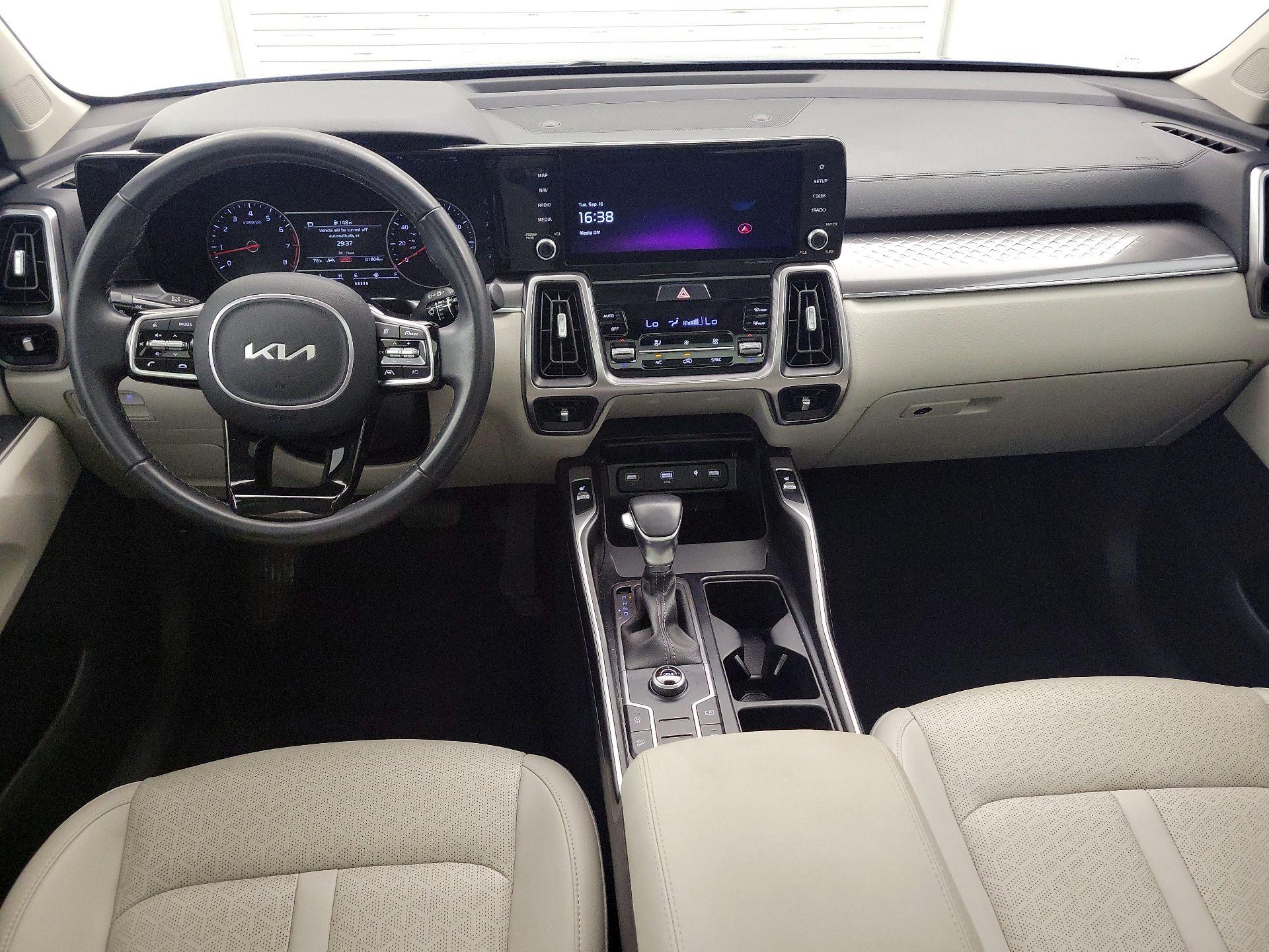 Thumbnail: 2023 Kia Sorento - 9