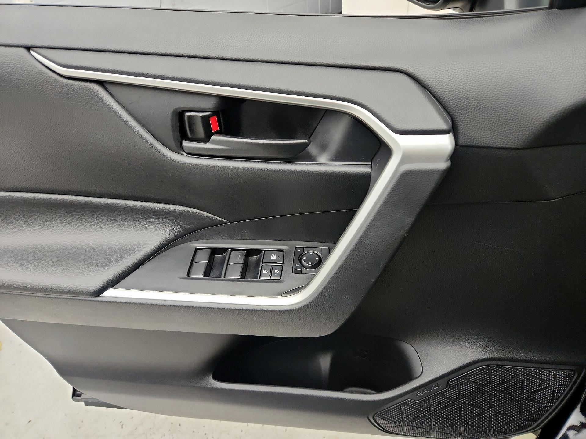 Thumbnail: 2021 Toyota RAV4 - 12
