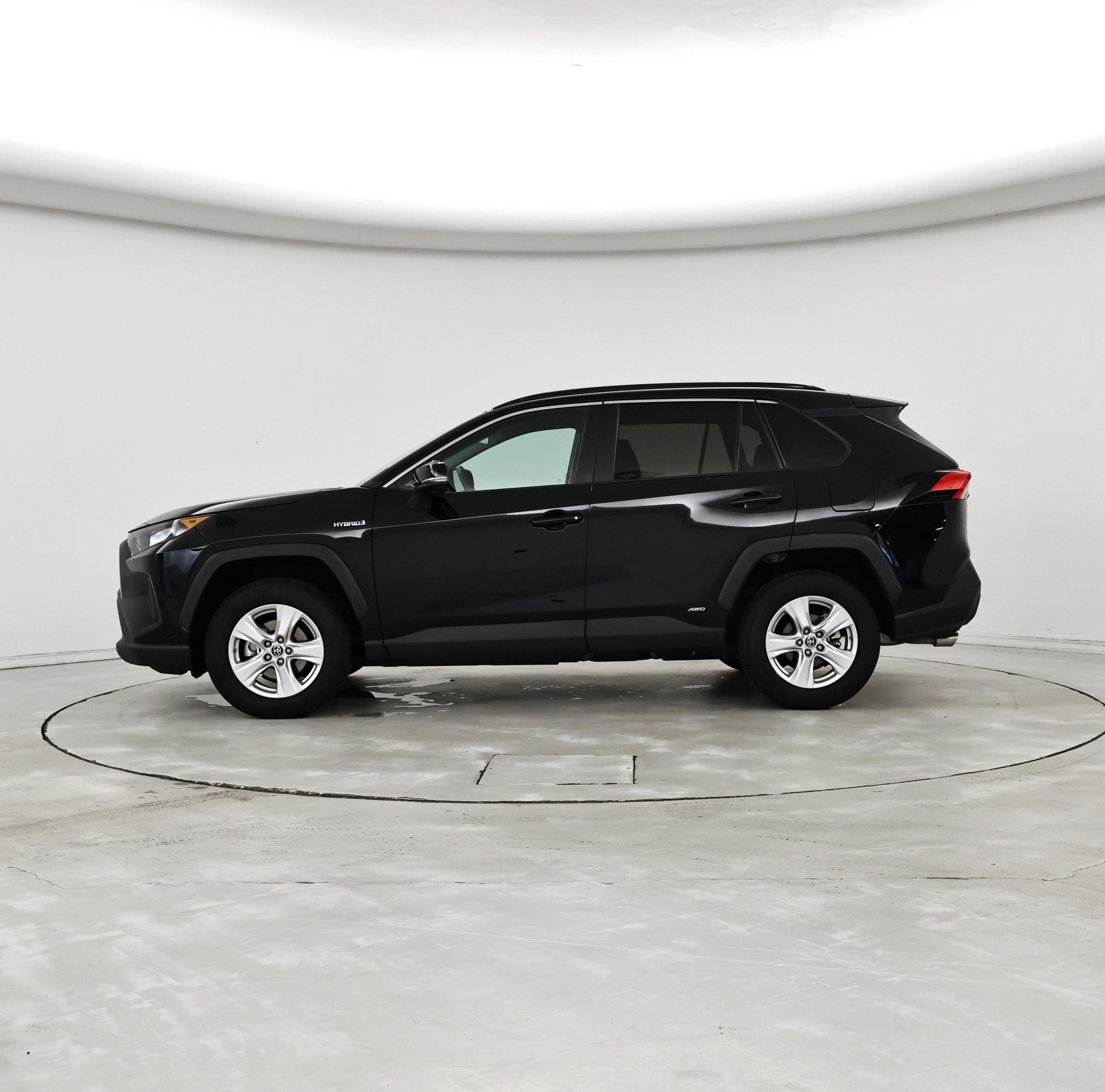 Thumbnail: 2021 Toyota RAV4 - 3