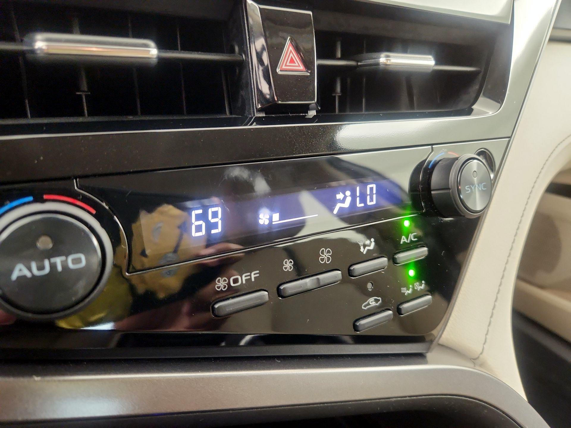 Thumbnail: 2021 Toyota Camry - 16