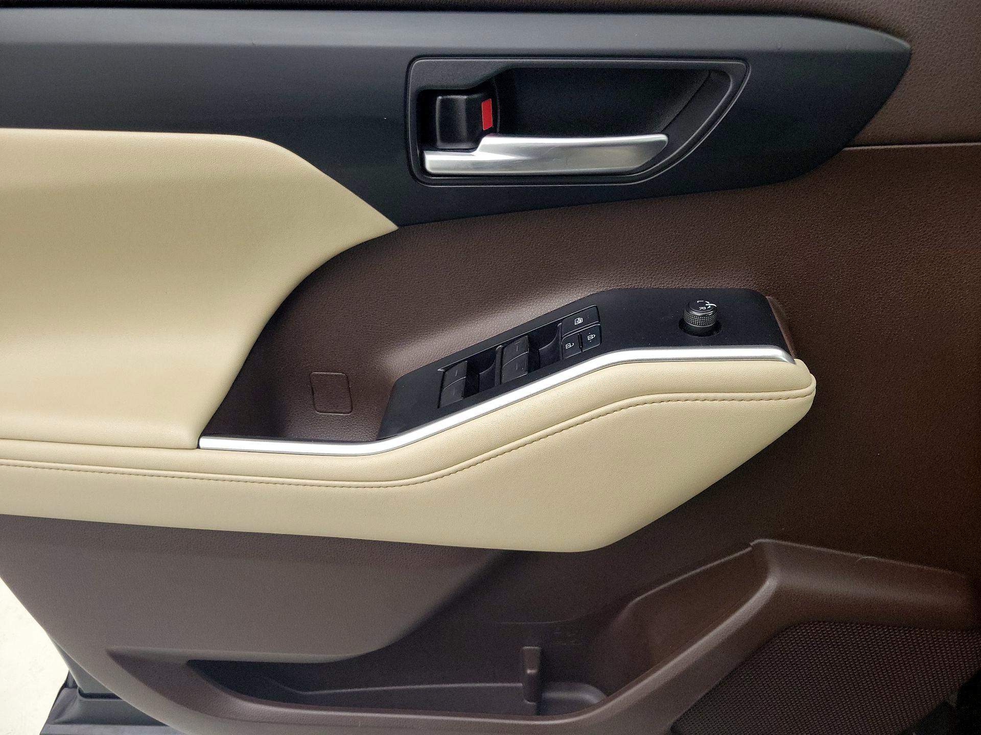 Thumbnail: 2021 Toyota Highlander - 12