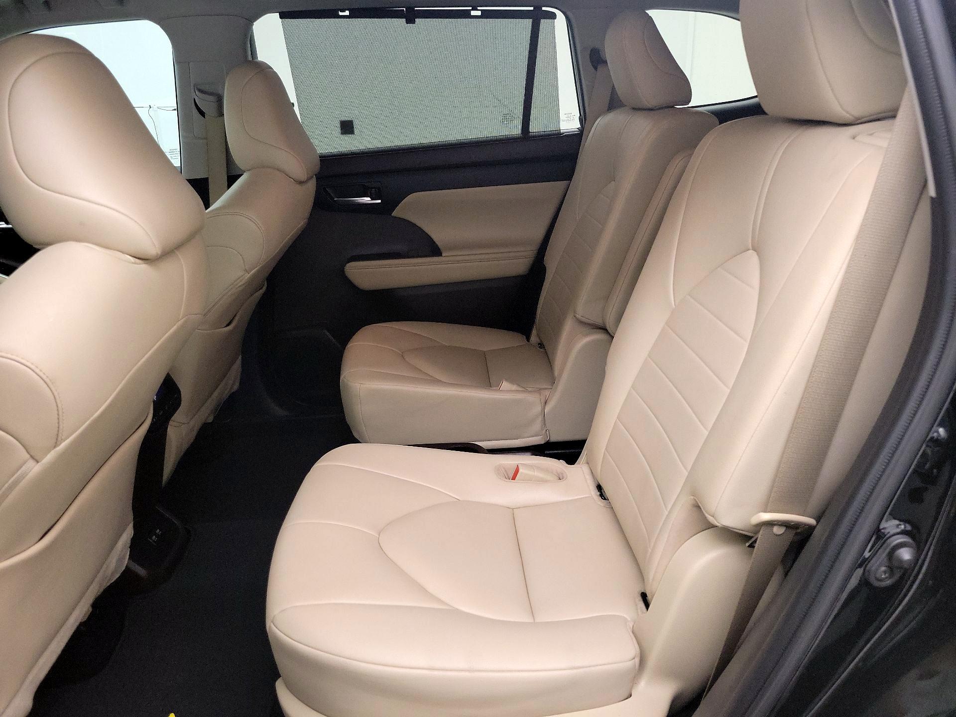 Thumbnail: 2021 Toyota Highlander - 20