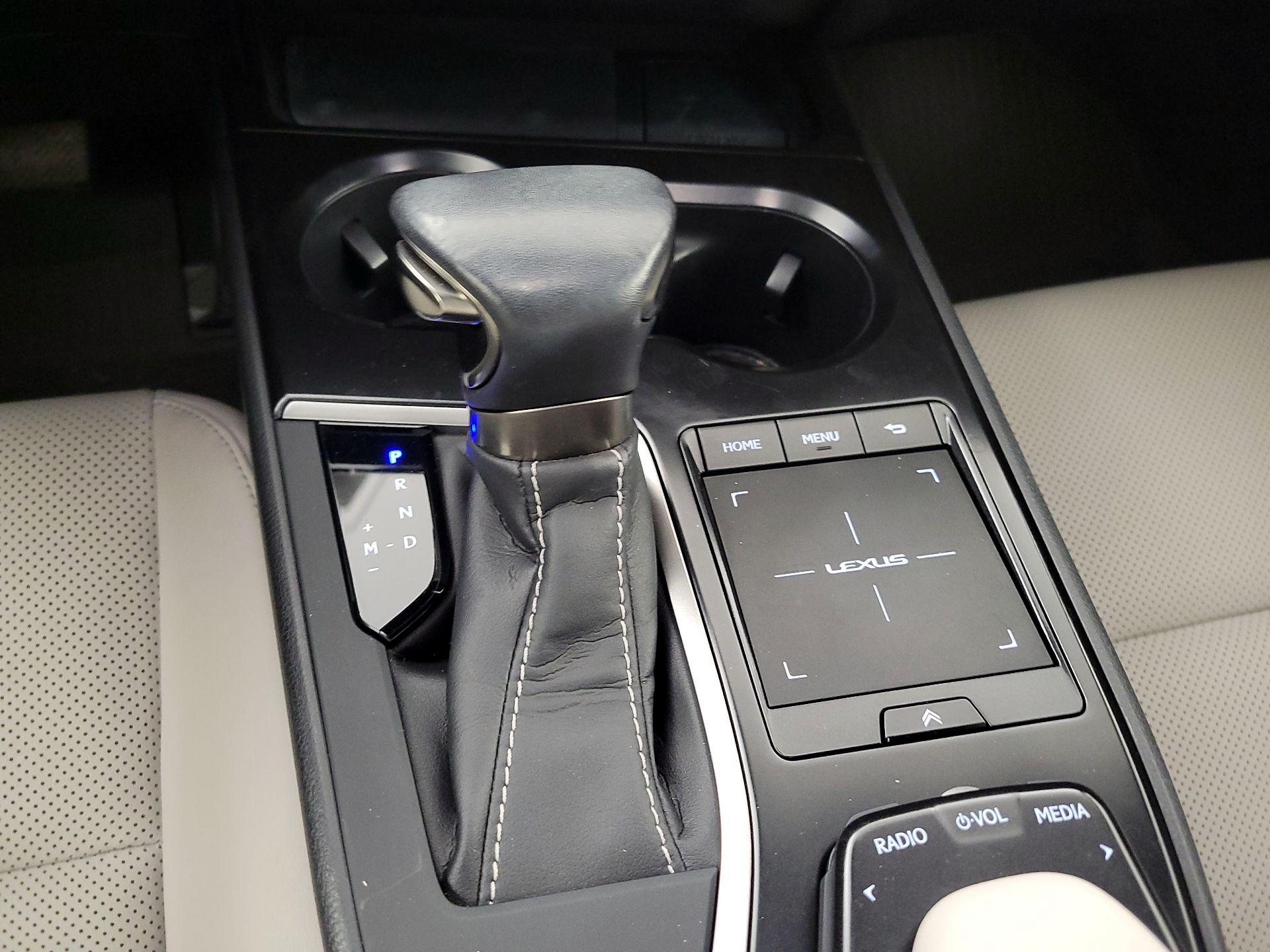 Thumbnail: 2019 Lexus UX - 15