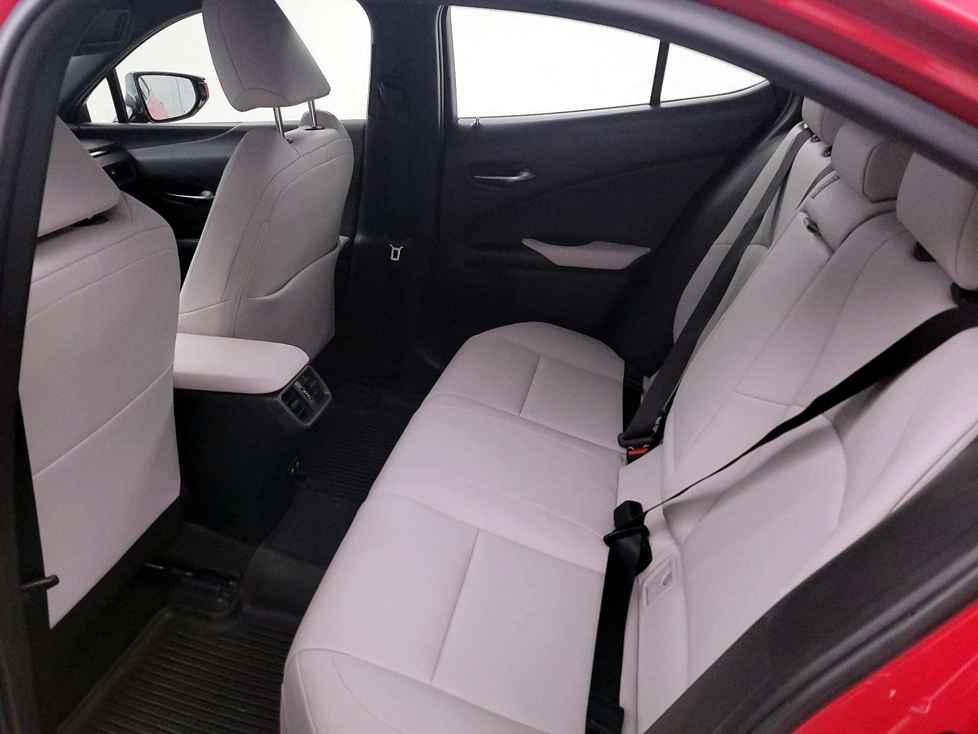 Thumbnail: 2019 Lexus UX - 18