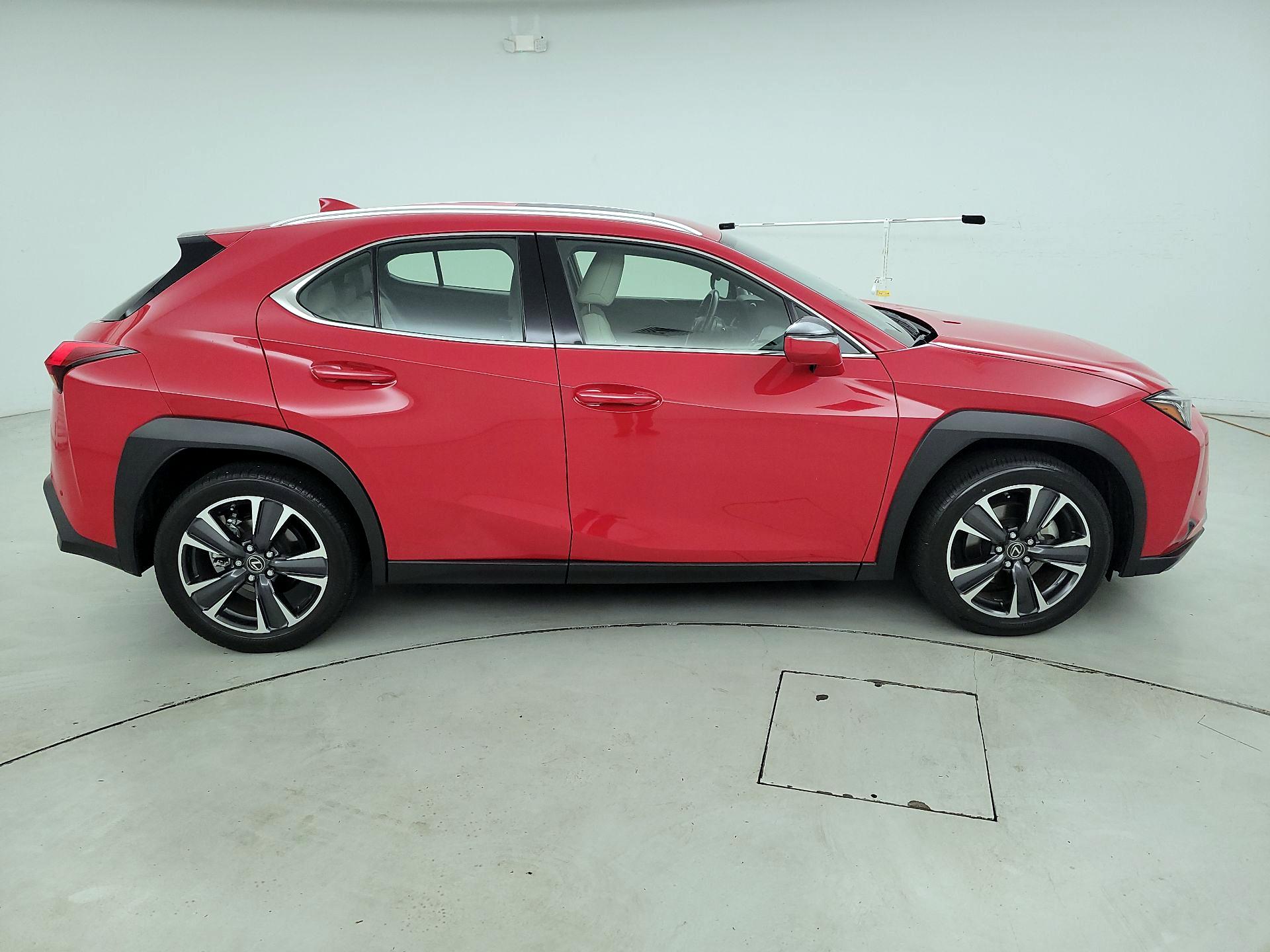 Thumbnail: 2019 Lexus UX - 4