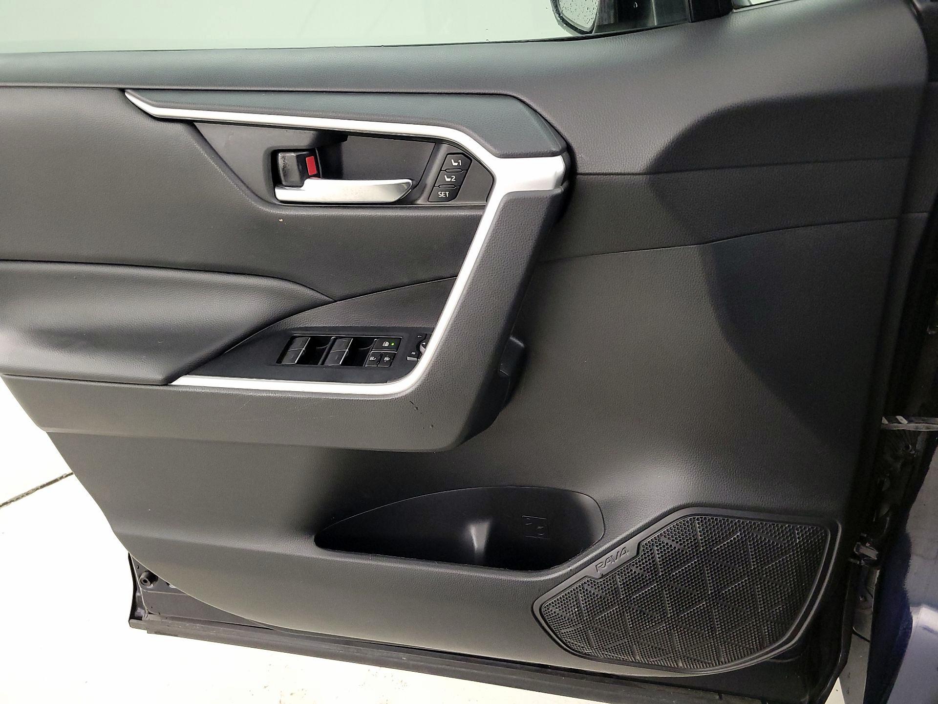 Thumbnail: 2022 Toyota RAV4 - 10