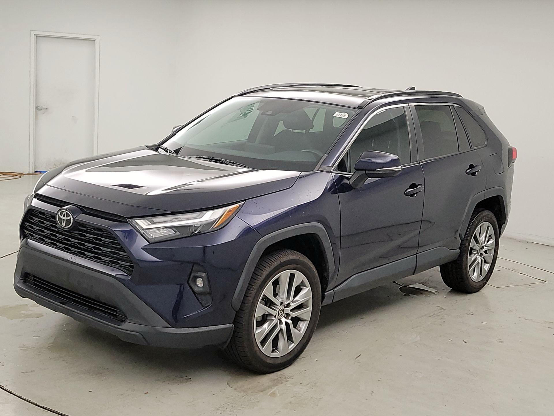 Thumbnail: 2022 Toyota RAV4 - 3
