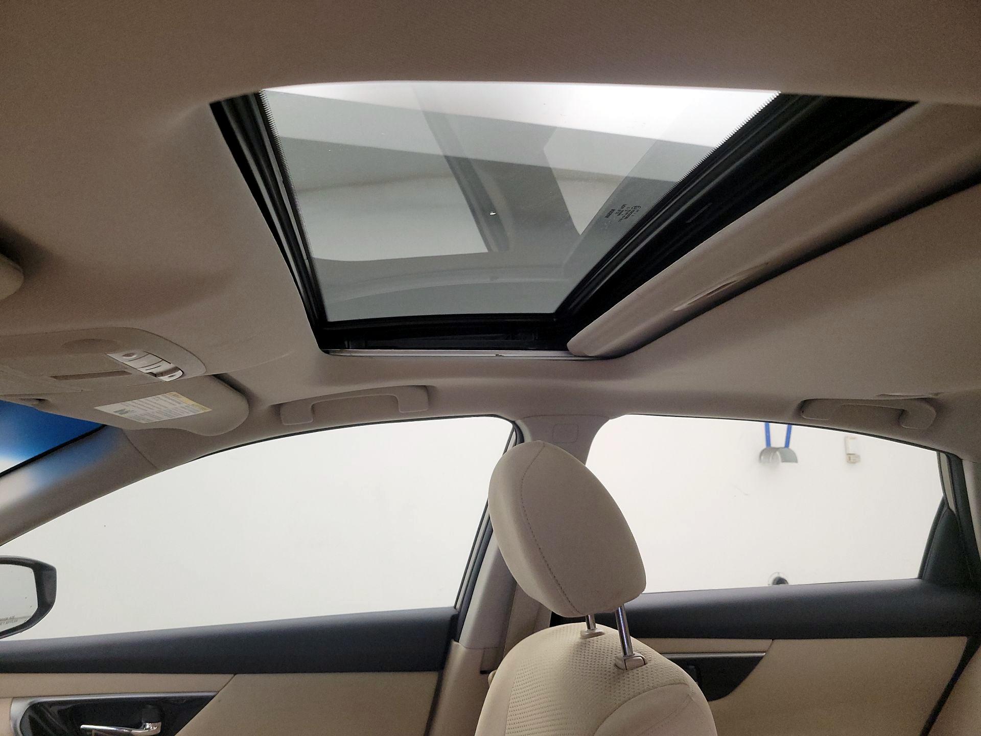 Thumbnail: 2014 Nissan Altima - 17