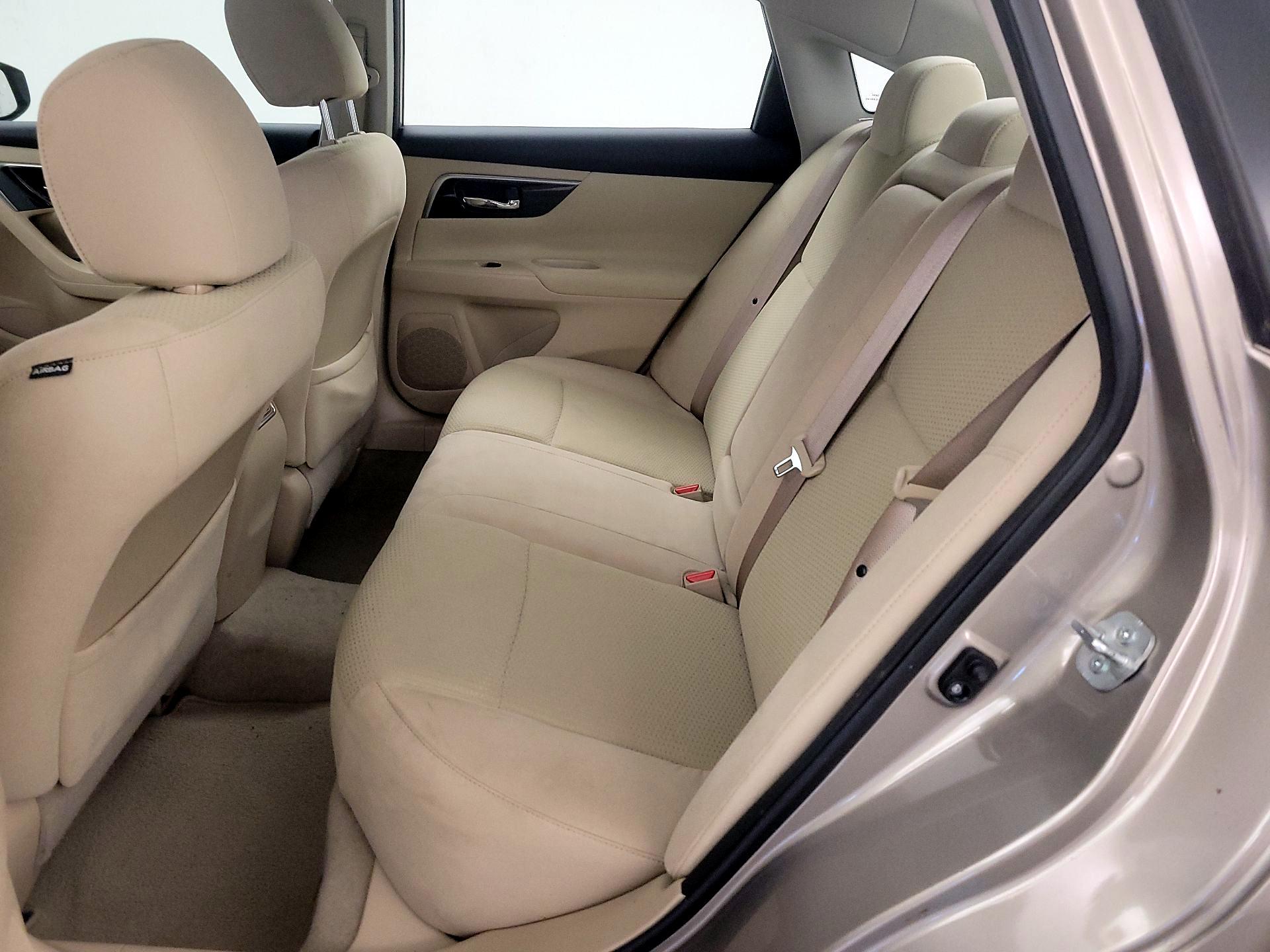 Thumbnail: 2014 Nissan Altima - 18