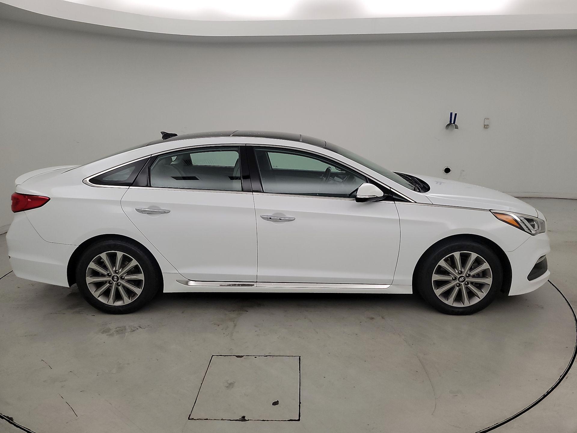 Thumbnail: 2016 Hyundai Sonata - 4