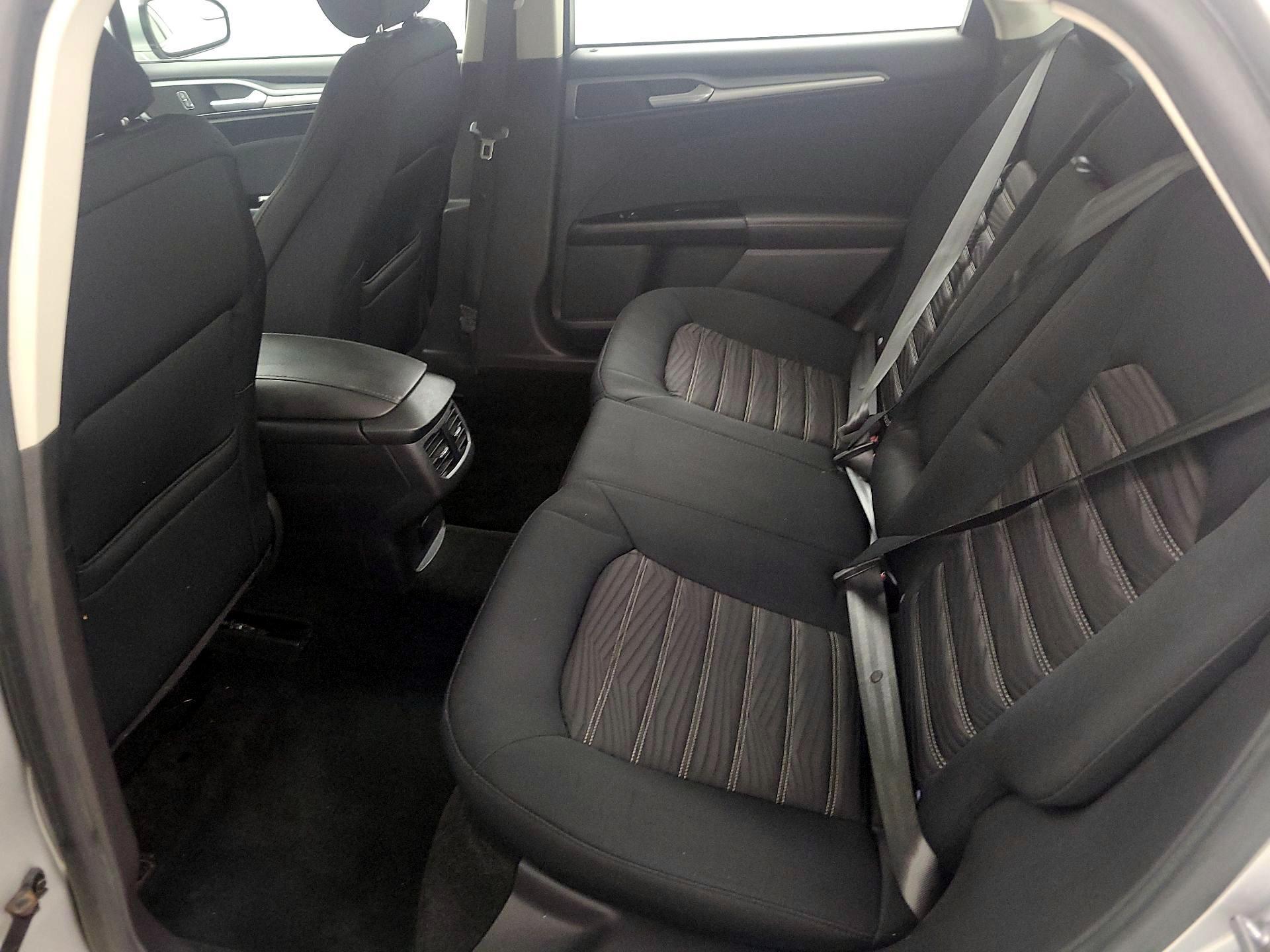 Thumbnail: 2016 Ford Fusion - 19