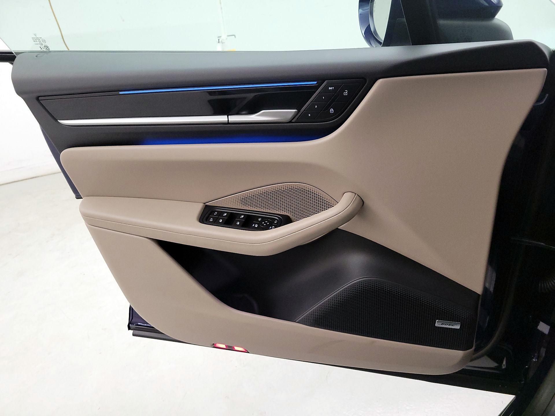 Thumbnail: 2025 Porsche Macan - 10