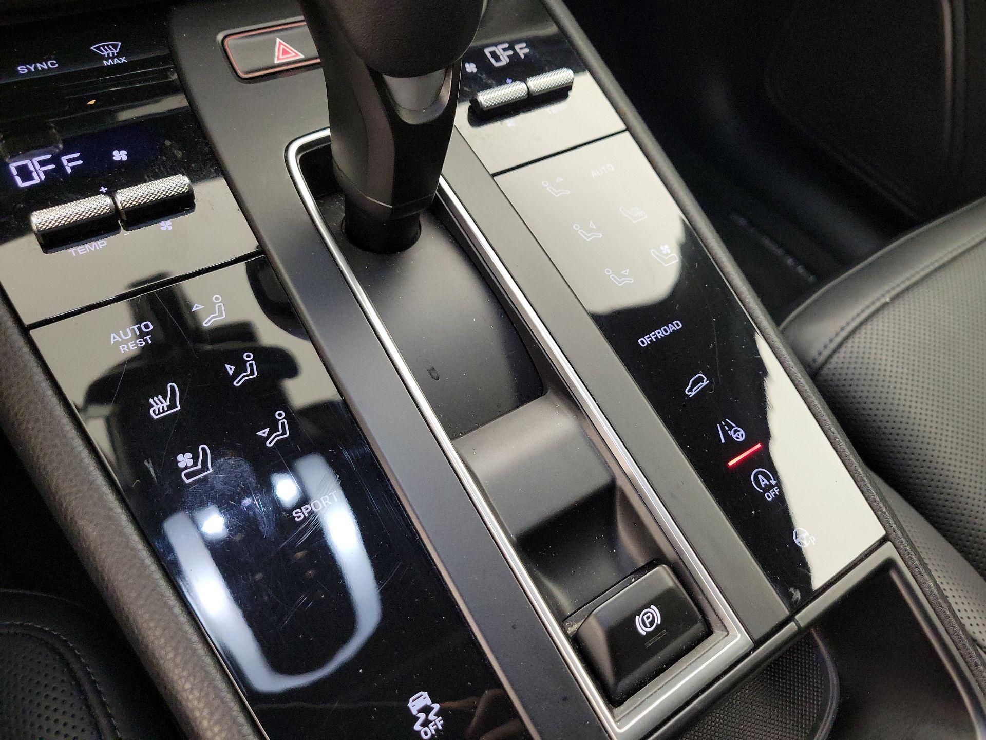 Thumbnail: 2022 Porsche Macan - 17
