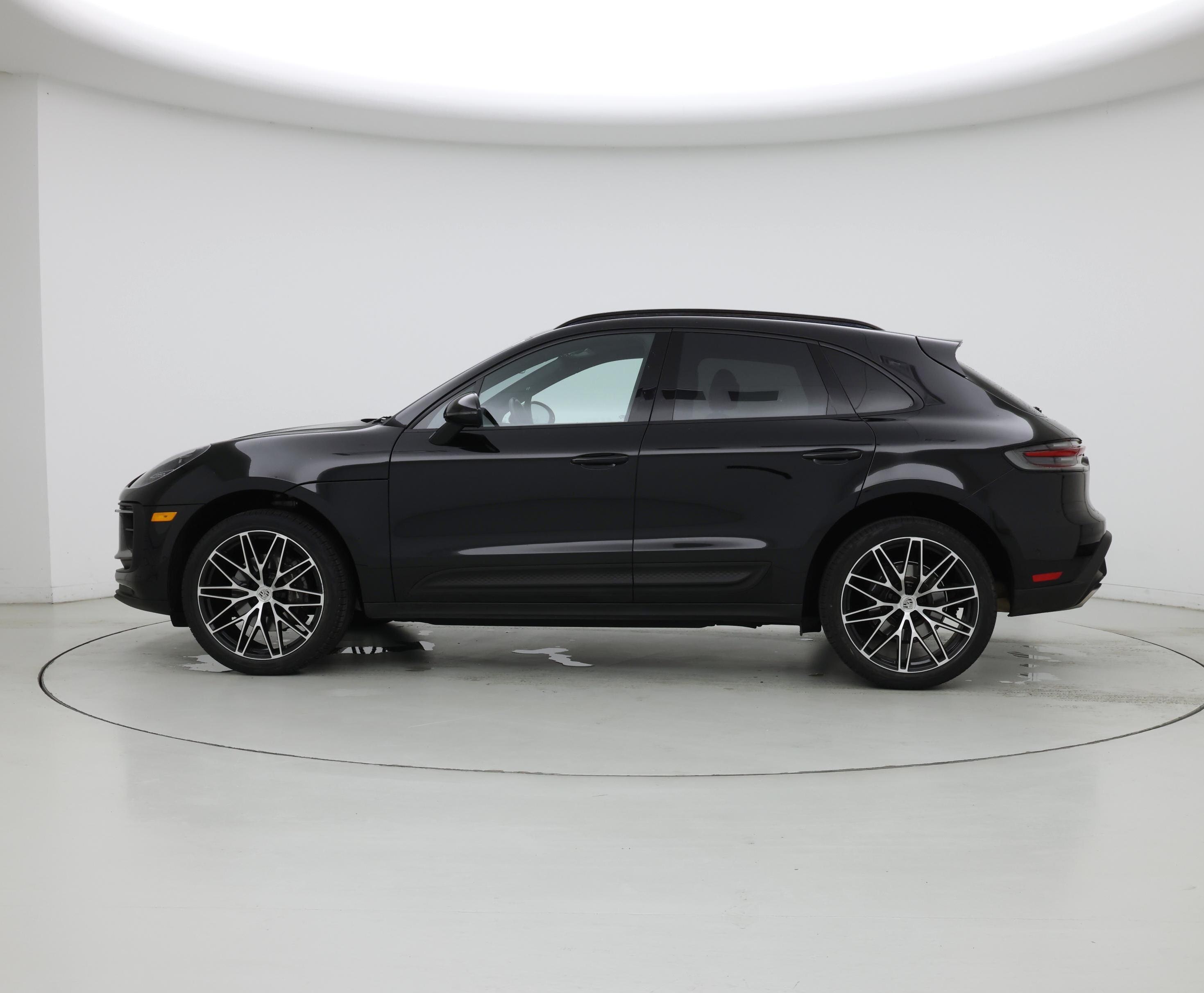 Thumbnail: 2022 Porsche Macan - 3