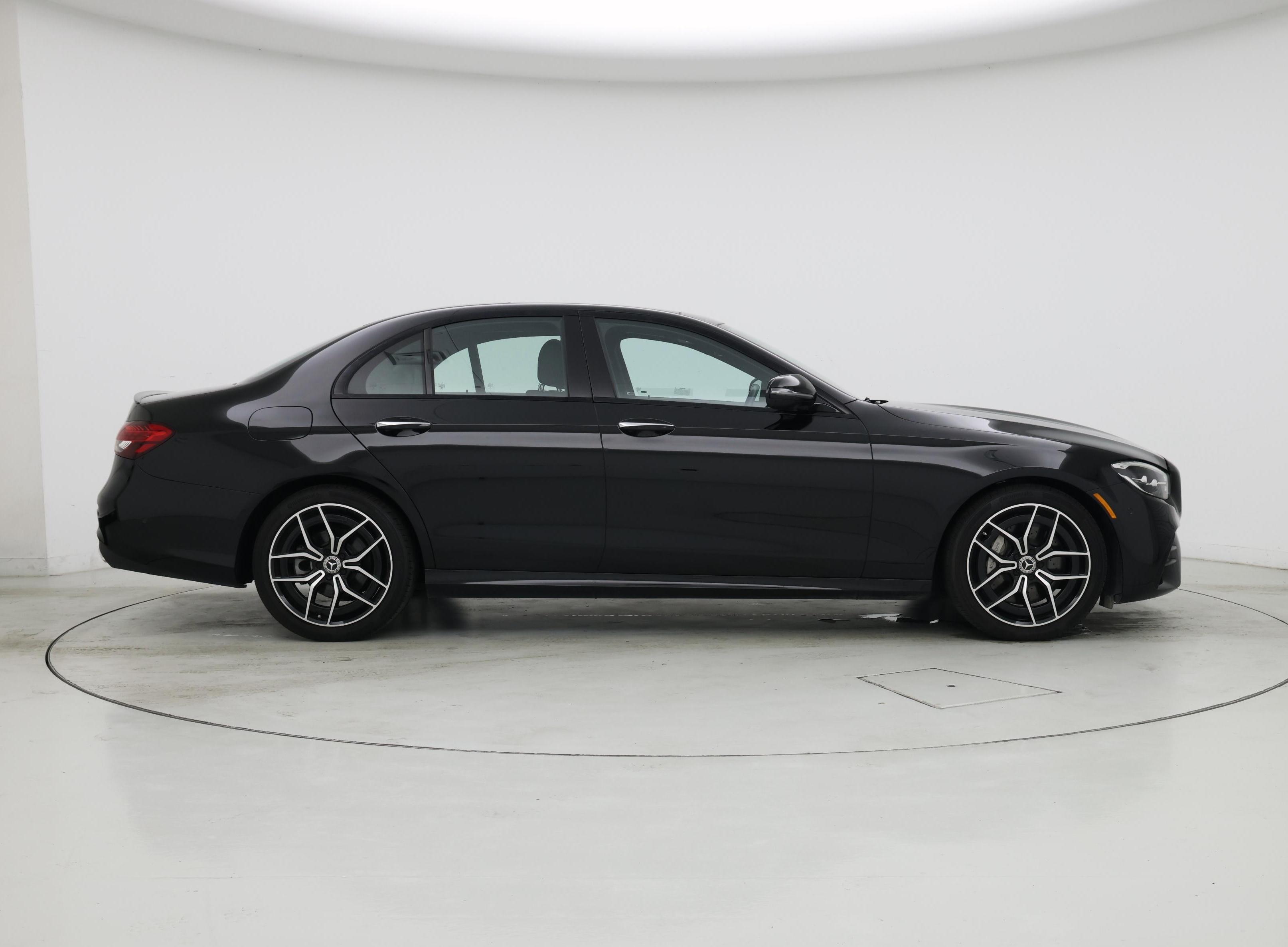 Thumbnail: 2022 Mercedes-Benz E-Class - 7