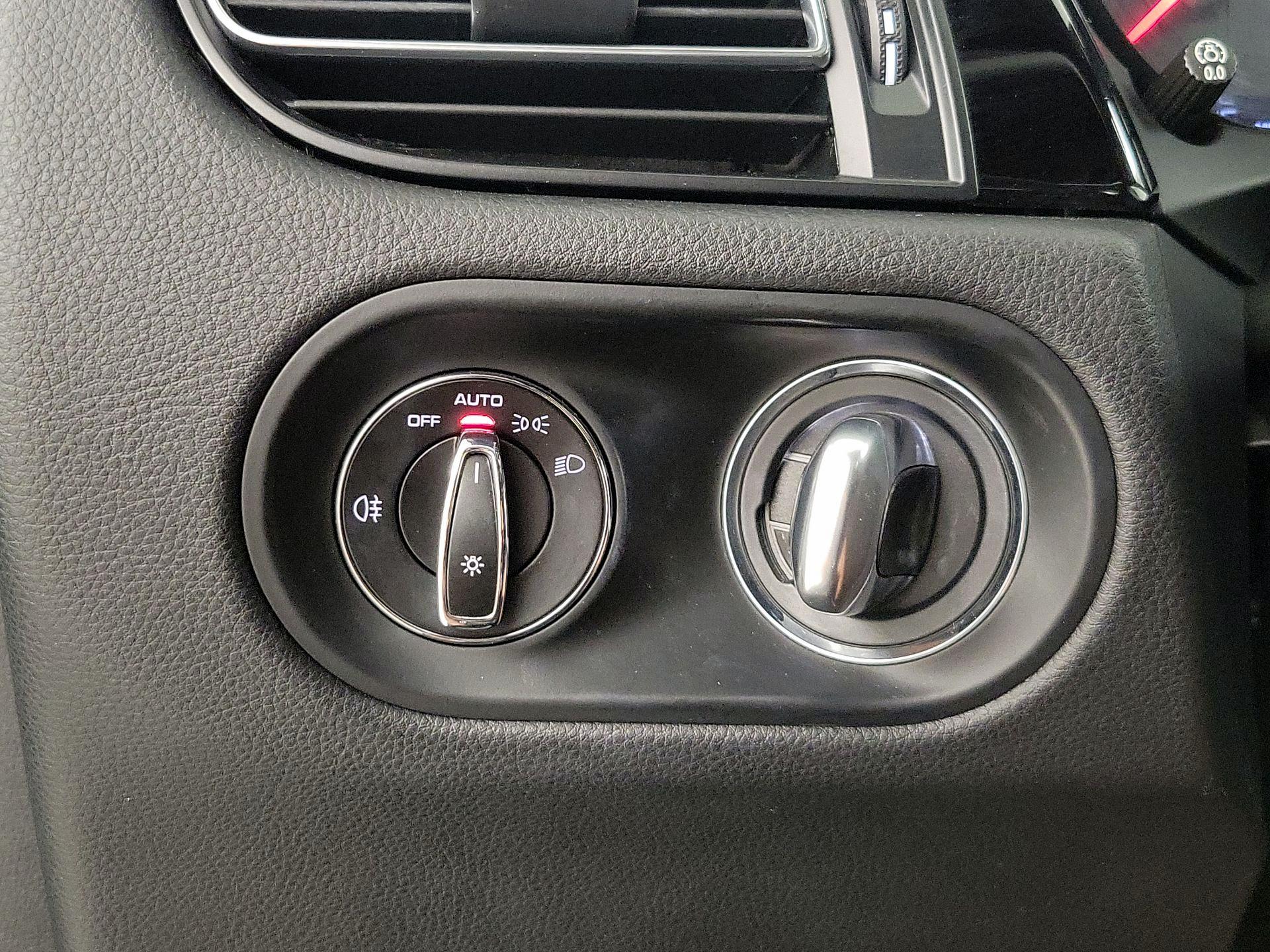 Thumbnail: 2021 Porsche Macan - 13