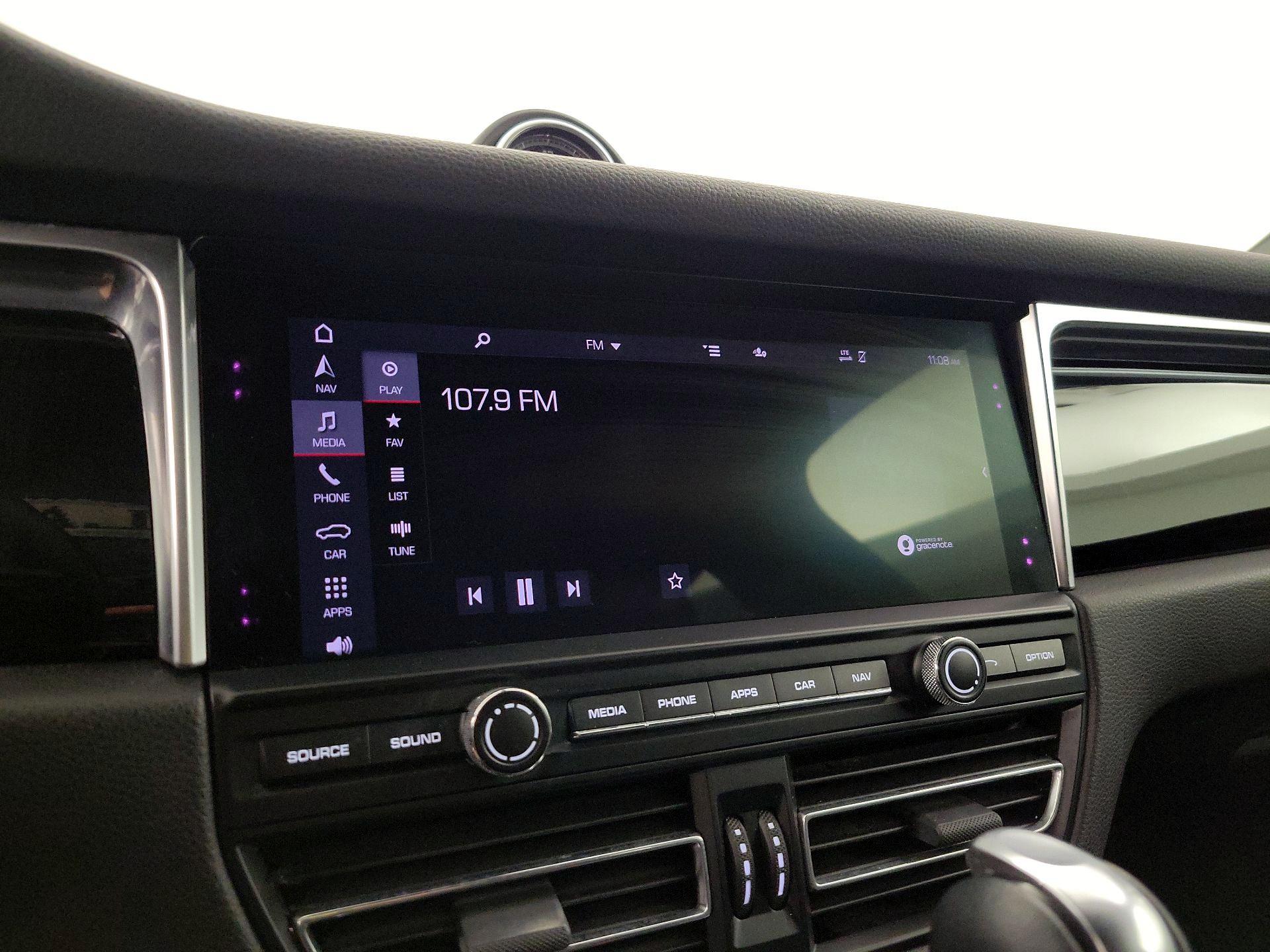 Thumbnail: 2021 Porsche Macan - 15