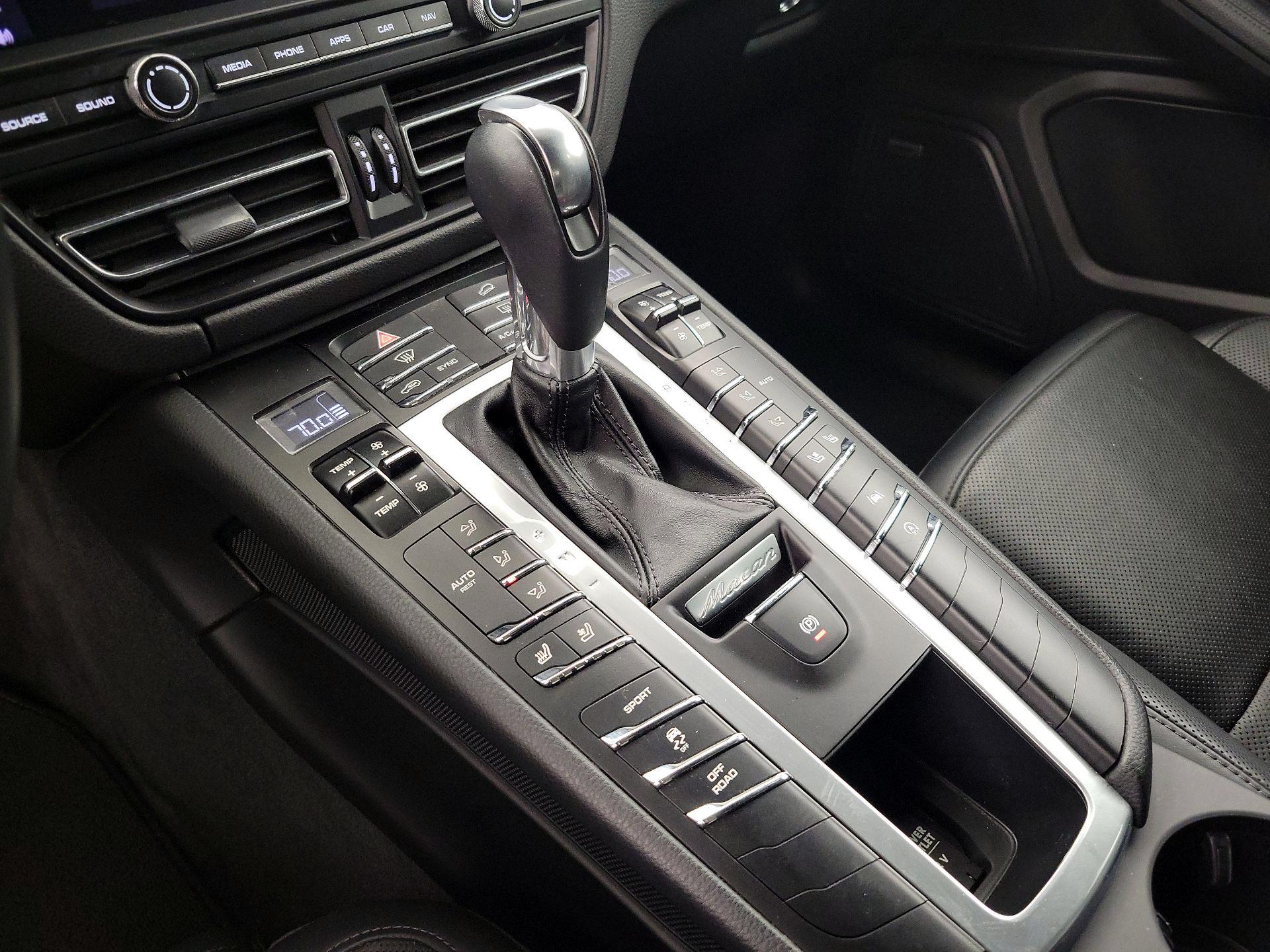 Thumbnail: 2021 Porsche Macan - 17