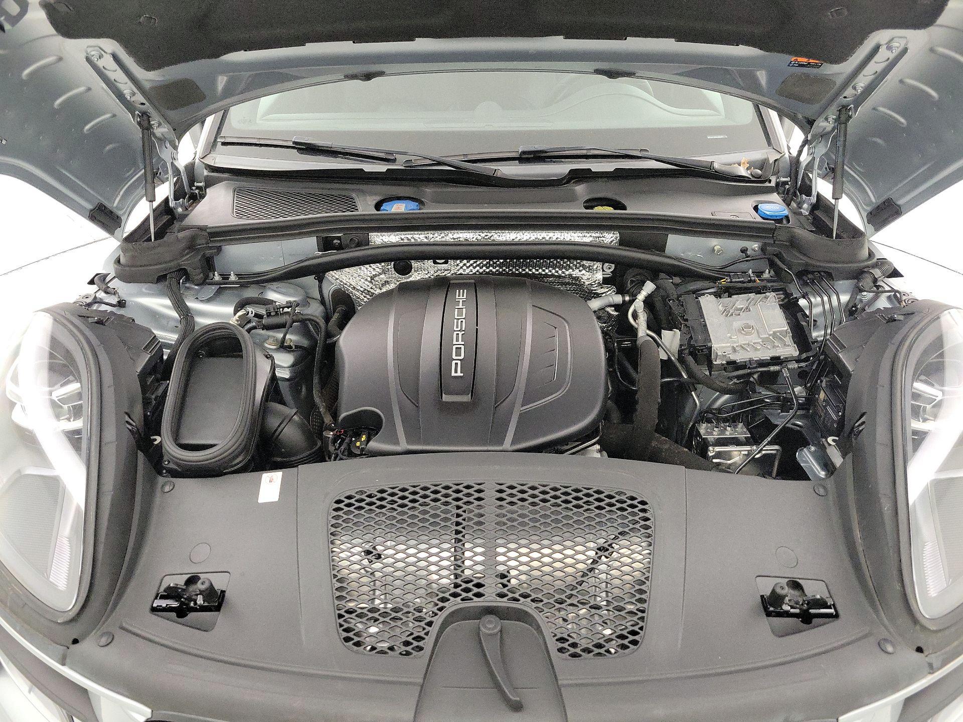 Thumbnail: 2021 Porsche Macan - 20