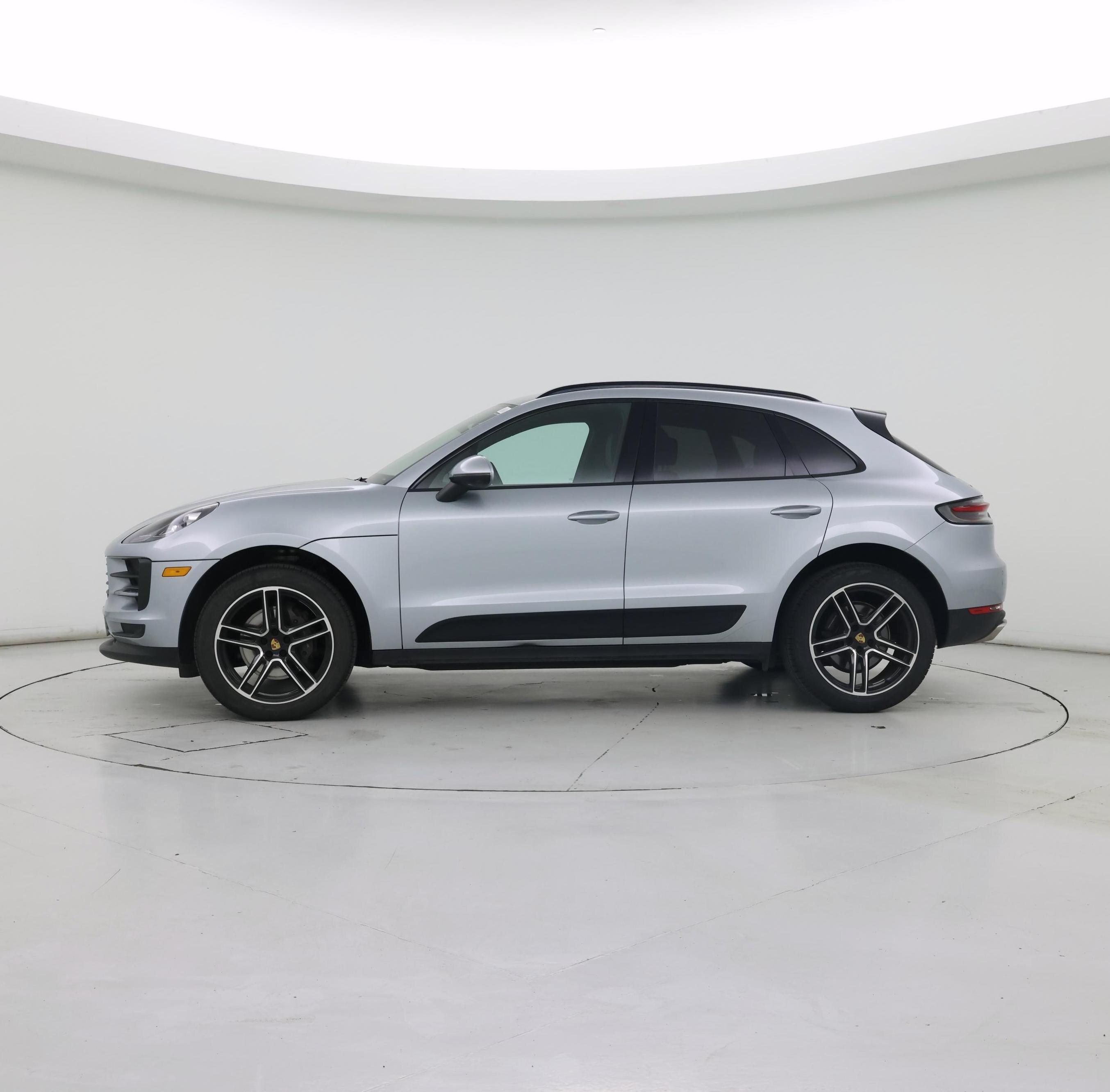 Thumbnail: 2021 Porsche Macan - 3