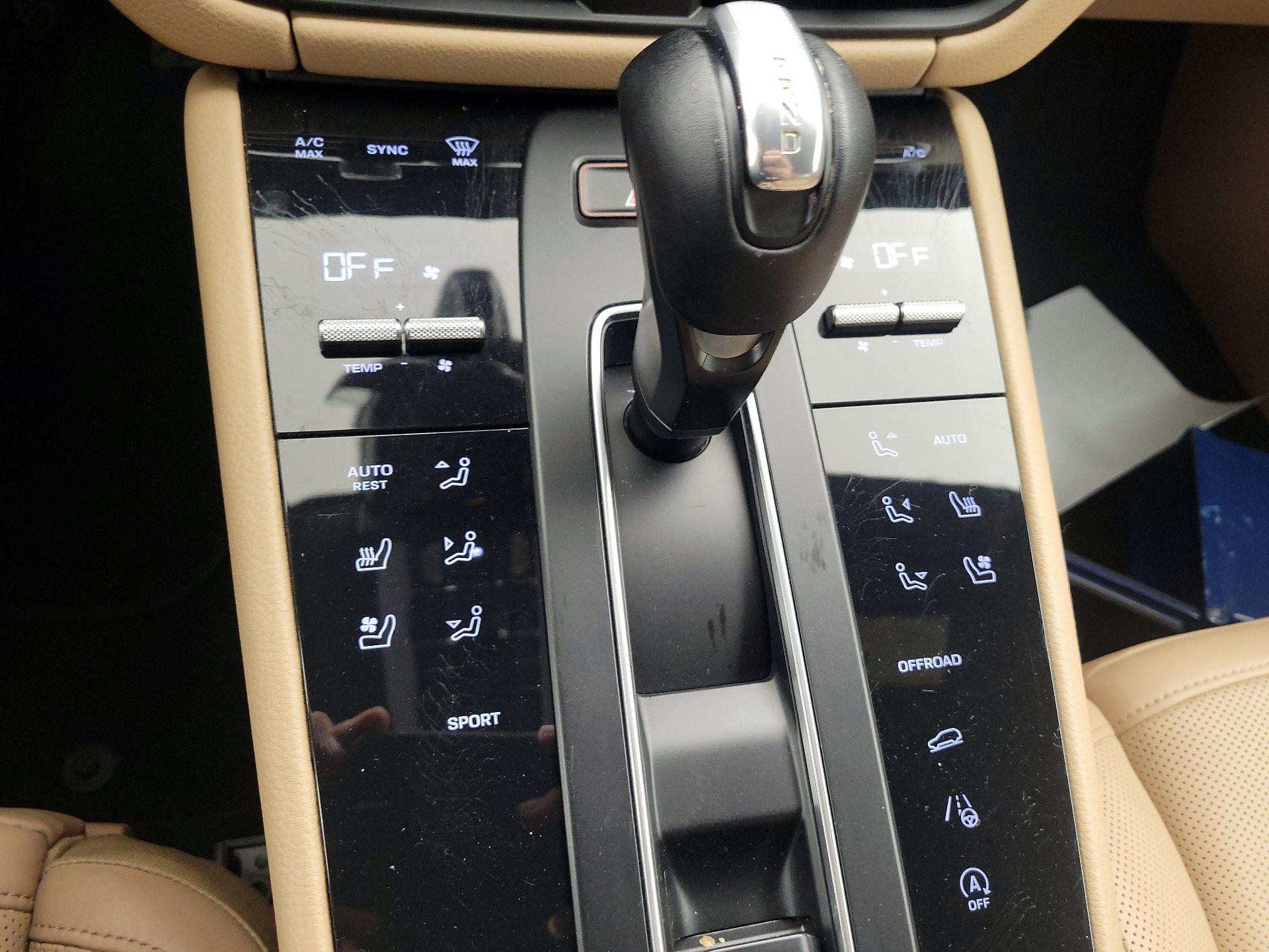 Thumbnail: 2022 Porsche Macan - 17