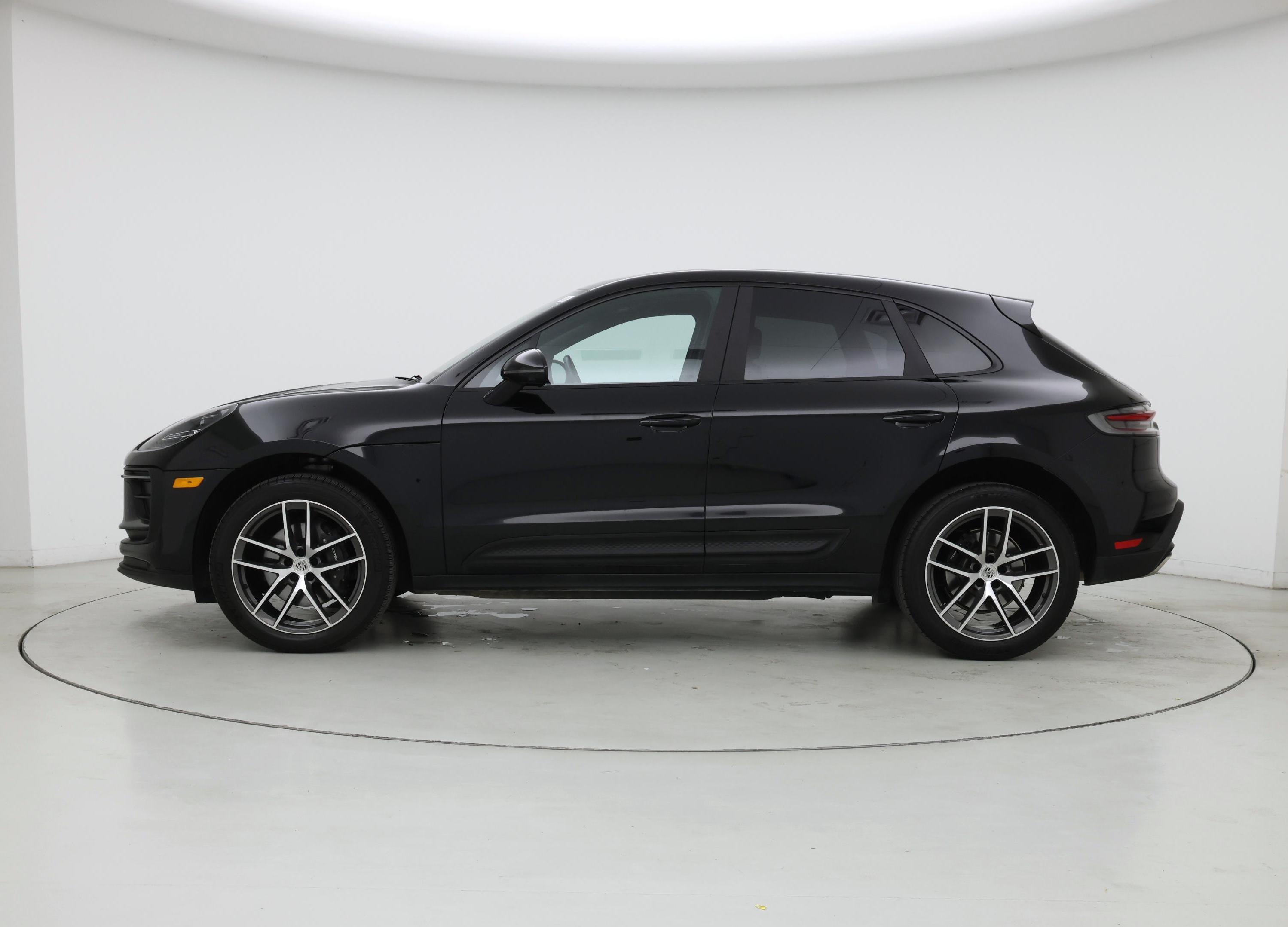 Thumbnail: 2022 Porsche Macan - 3