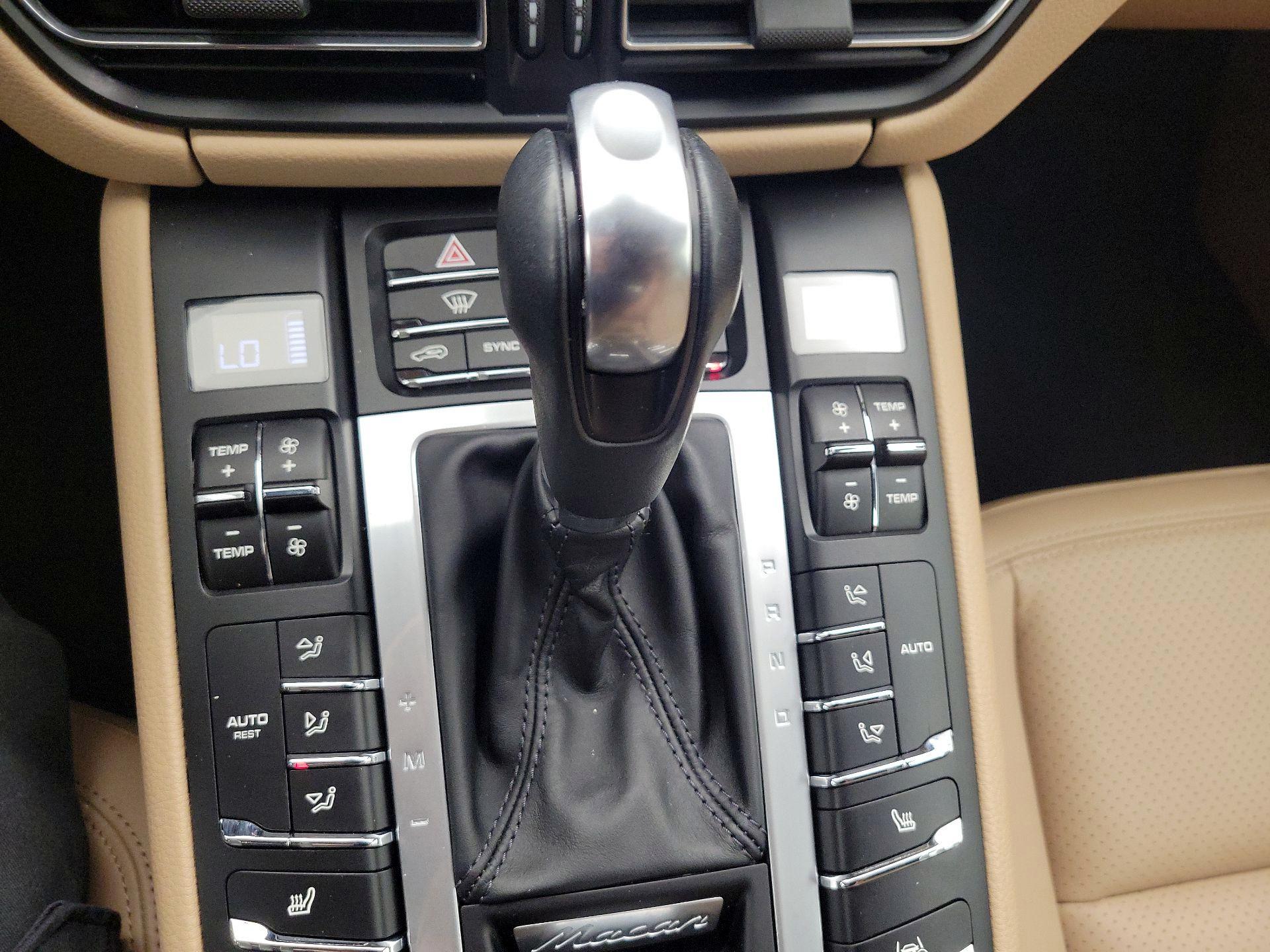 Thumbnail: 2021 Porsche Macan - 18