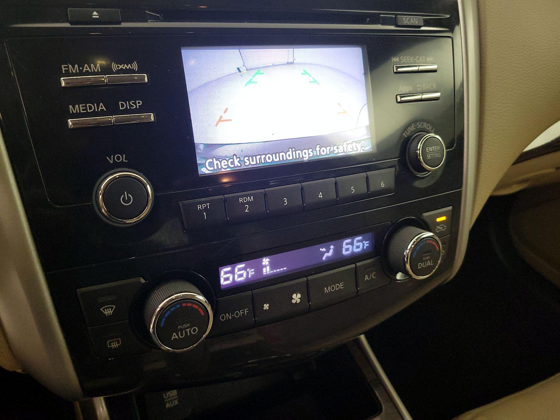 Thumbnail: 2015 Nissan Altima - 12