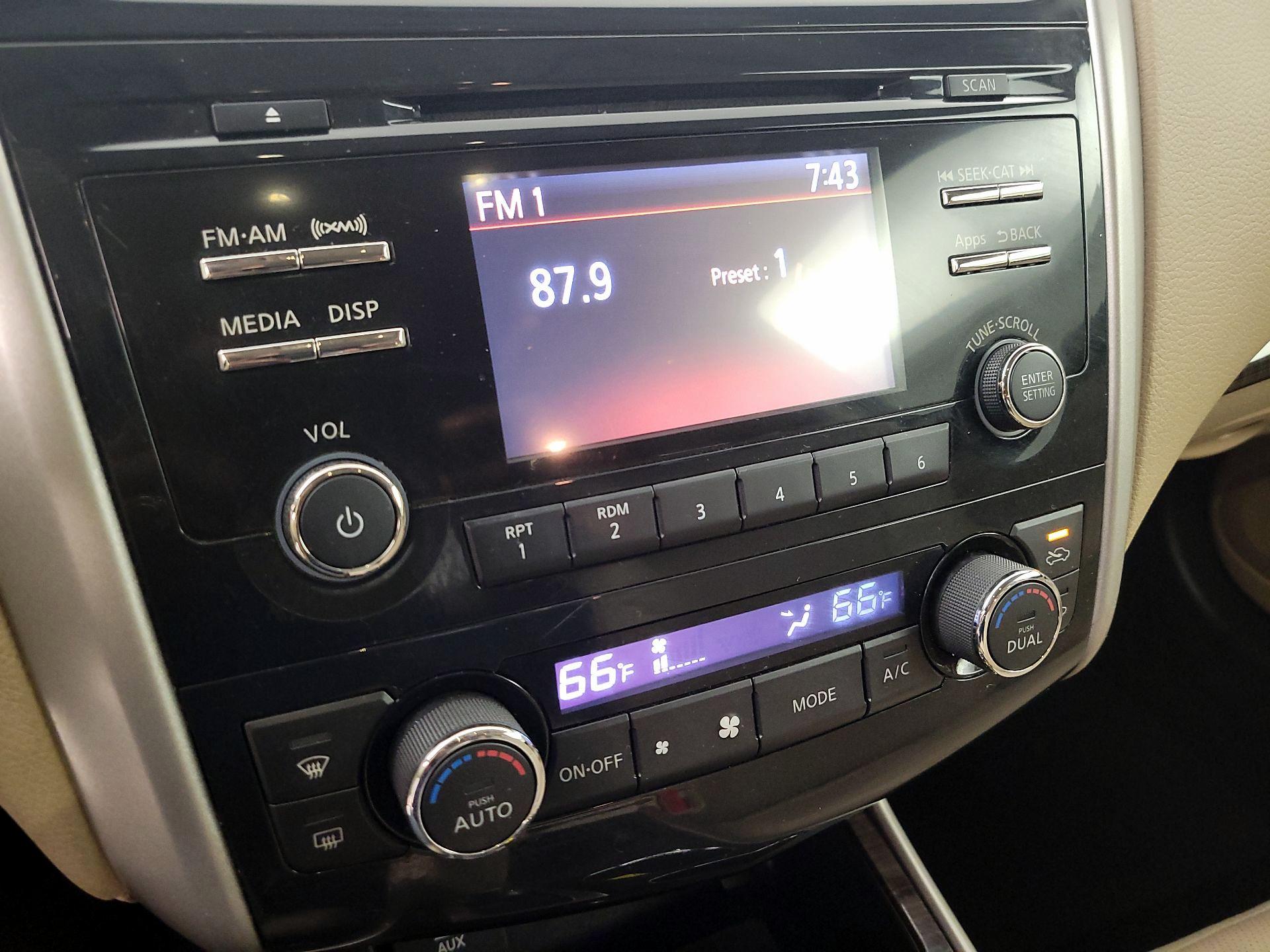 Thumbnail: 2015 Nissan Altima - 13