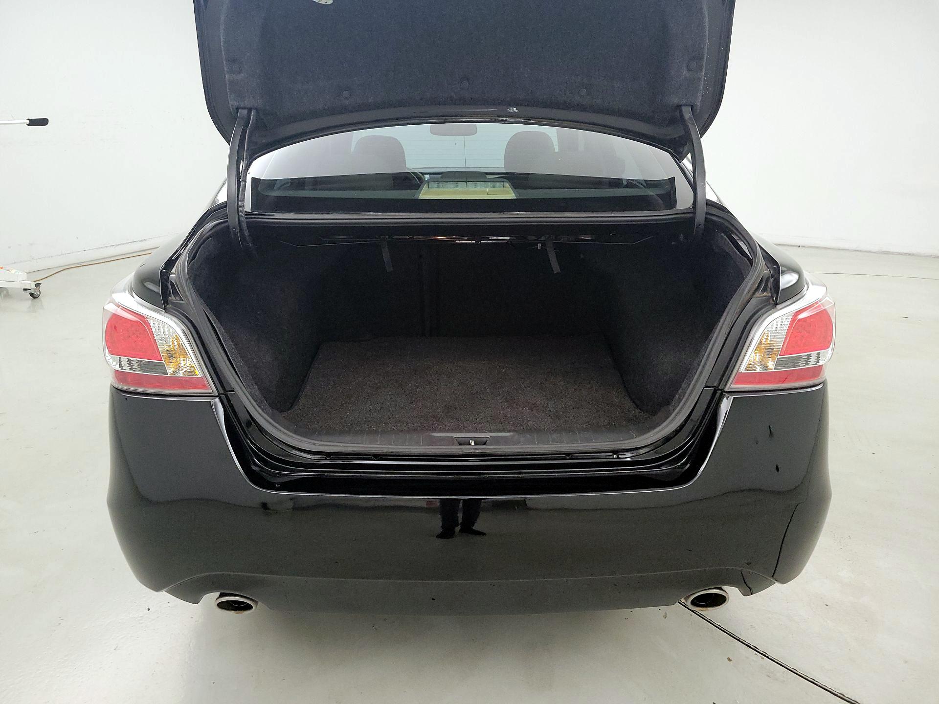 Thumbnail: 2015 Nissan Altima - 19