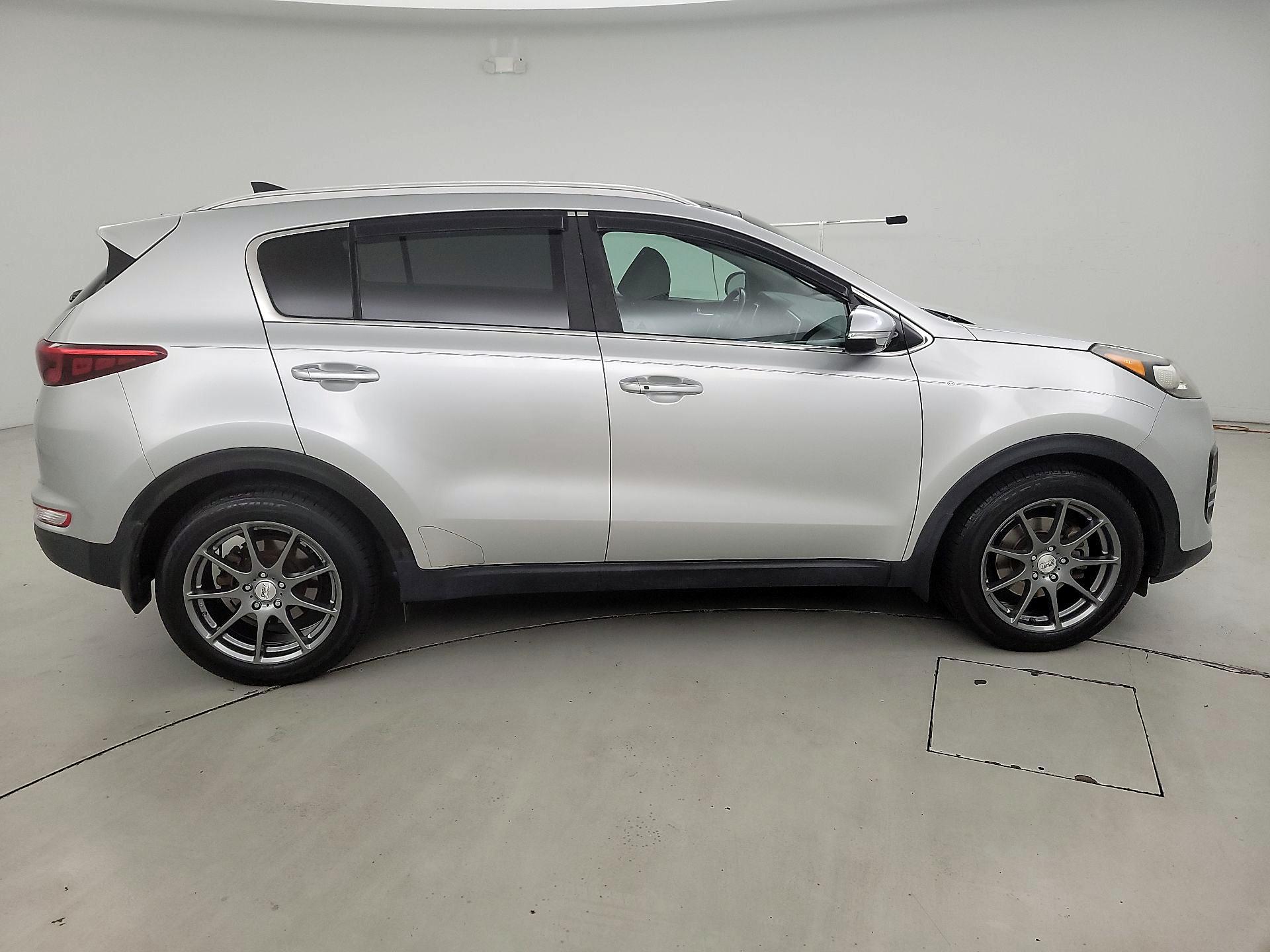 Thumbnail: 2017 Kia Sportage - 4