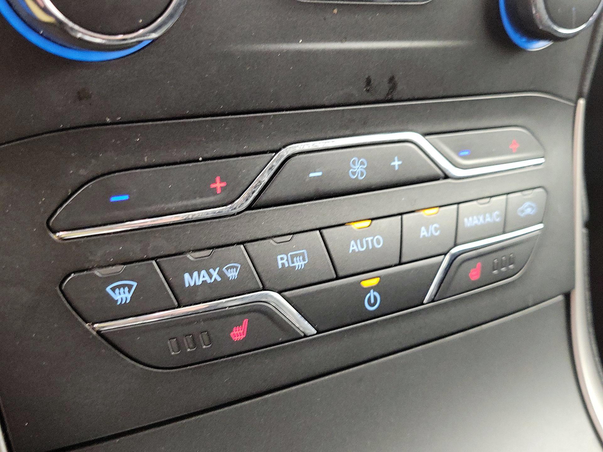 Thumbnail: 2020 Ford Edge - 17
