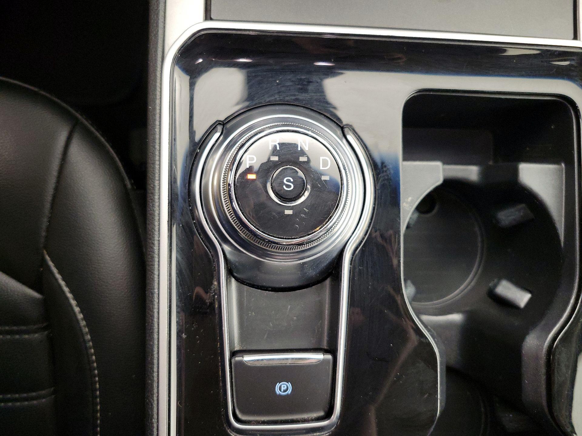 Thumbnail: 2020 Ford Edge - 18