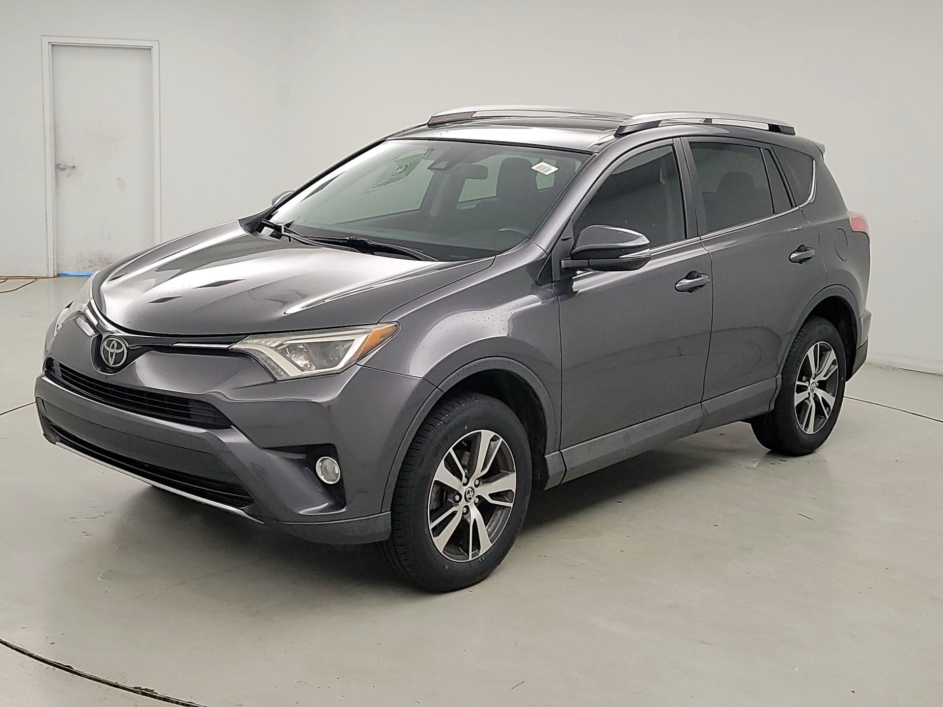 Thumbnail: 2018 Toyota RAV4 - 3