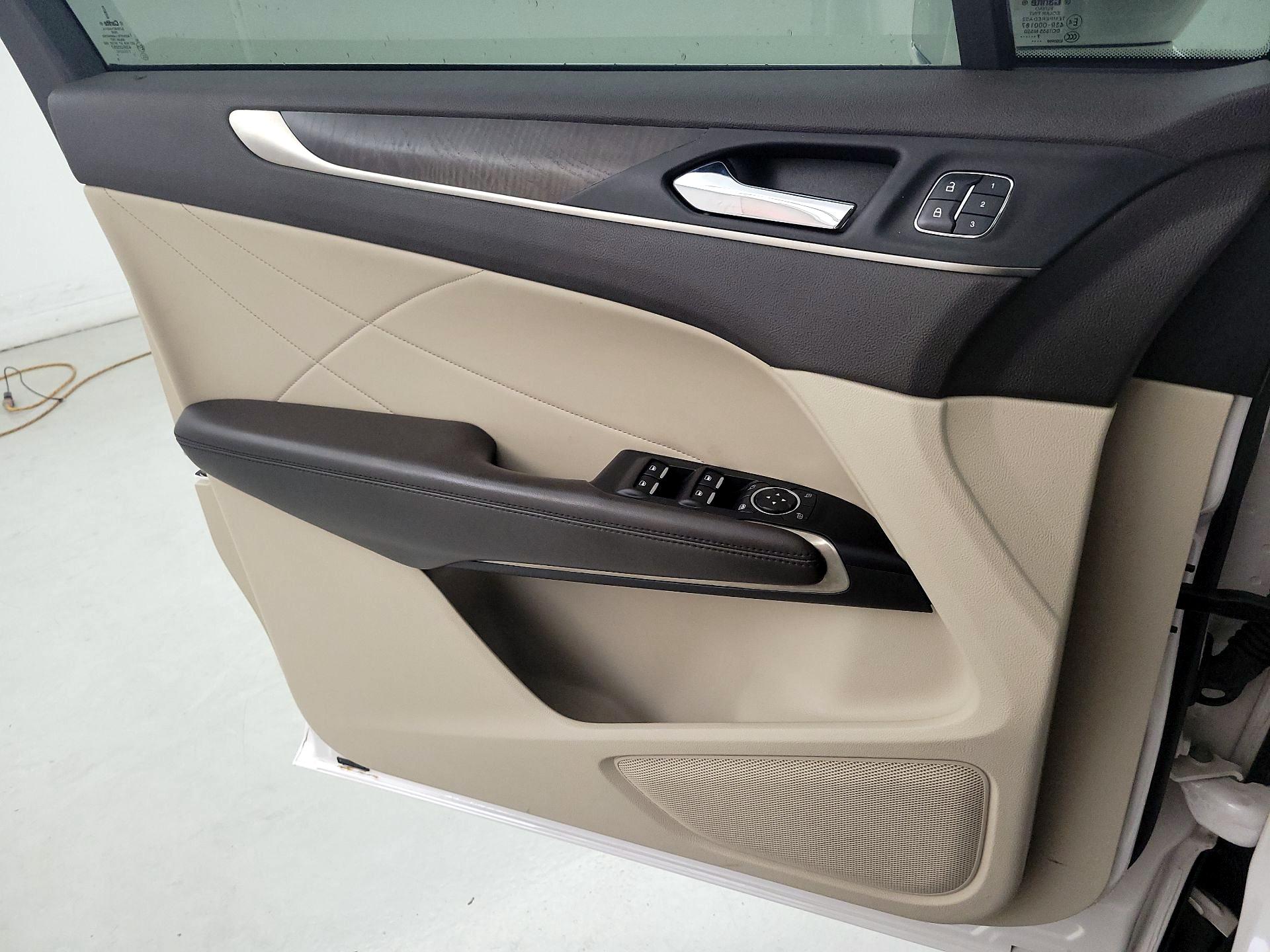 Thumbnail: 2018 Lincoln MKC - 10