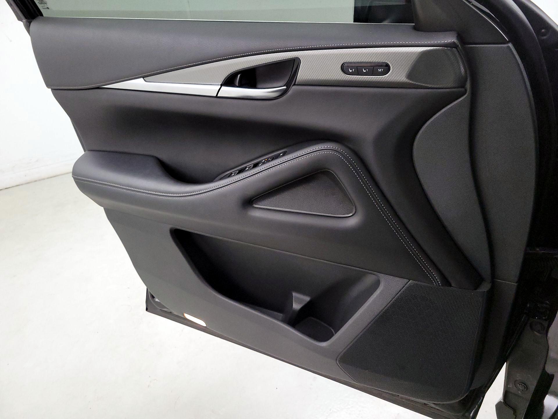 Thumbnail: 2023 INFINITI QX60 - 10