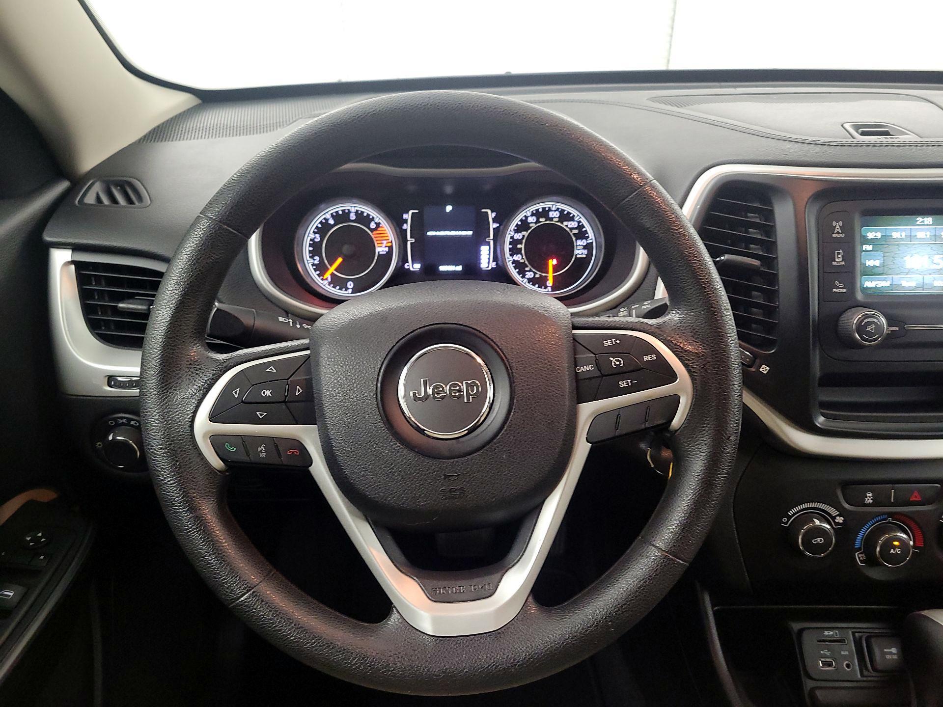 Thumbnail: 2016 Jeep Cherokee - 10
