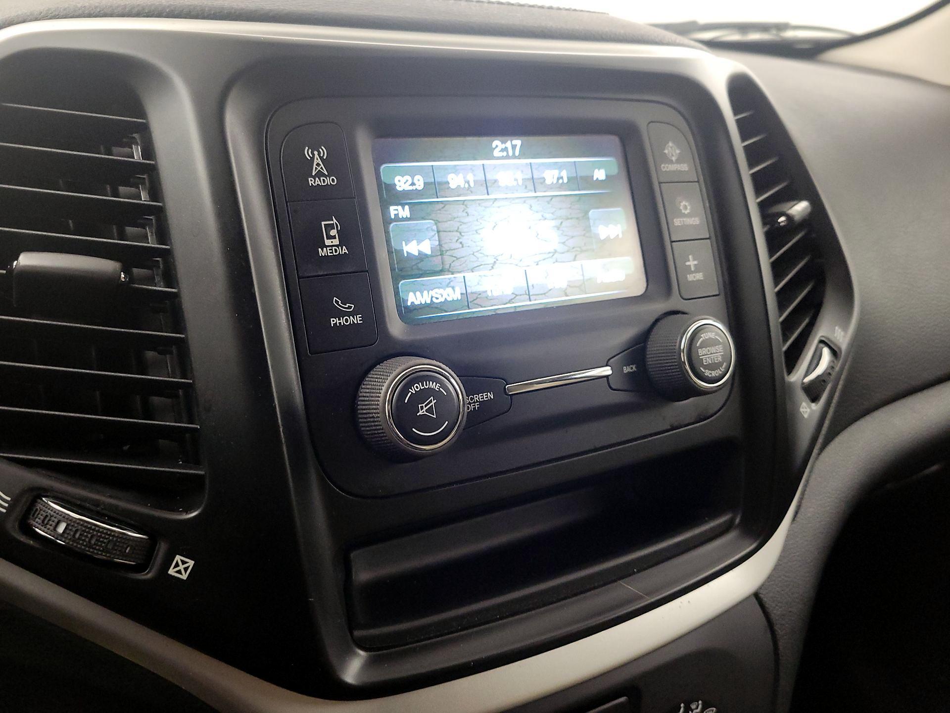 Thumbnail: 2016 Jeep Cherokee - 15