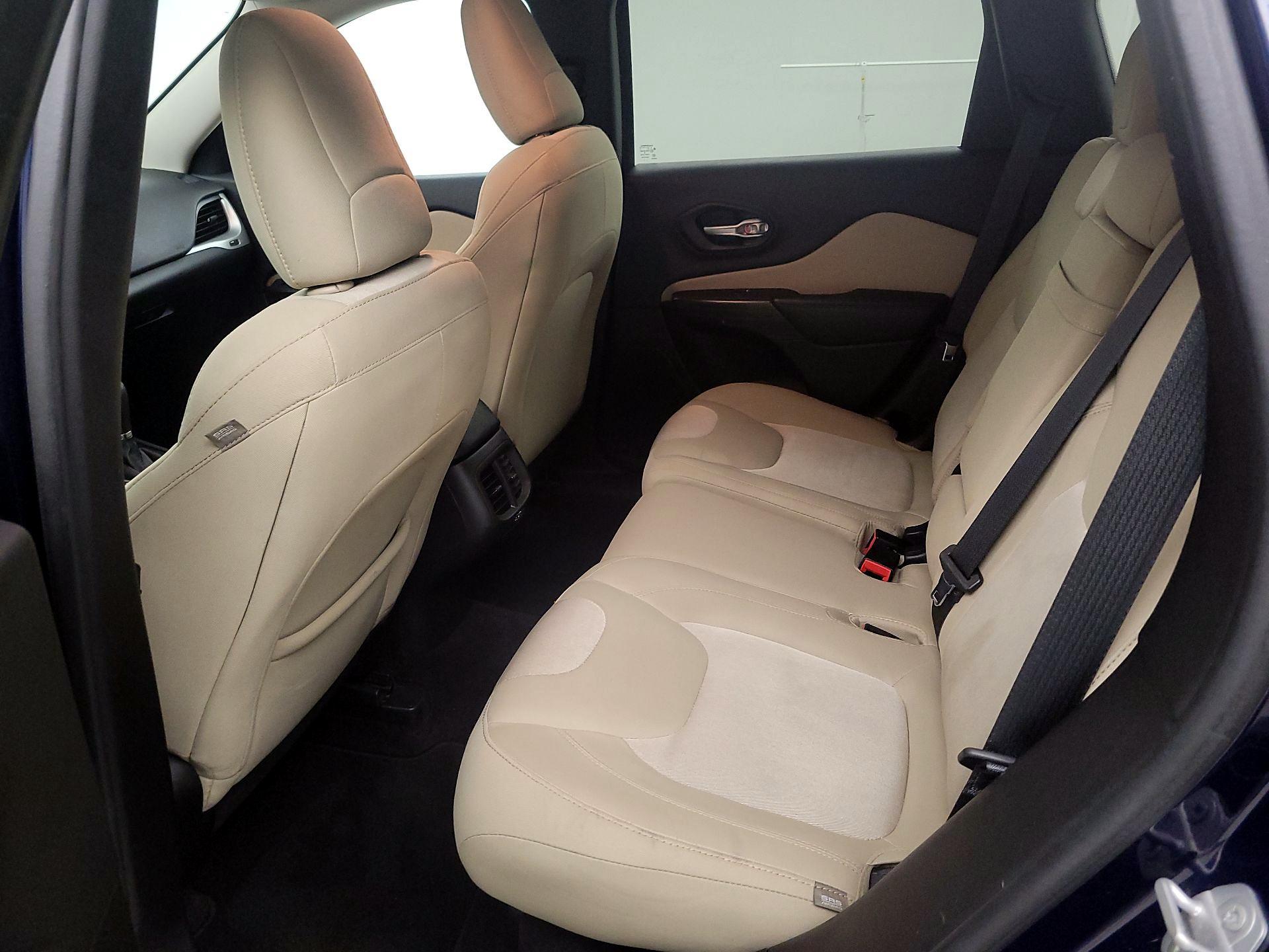 Thumbnail: 2016 Jeep Cherokee - 19