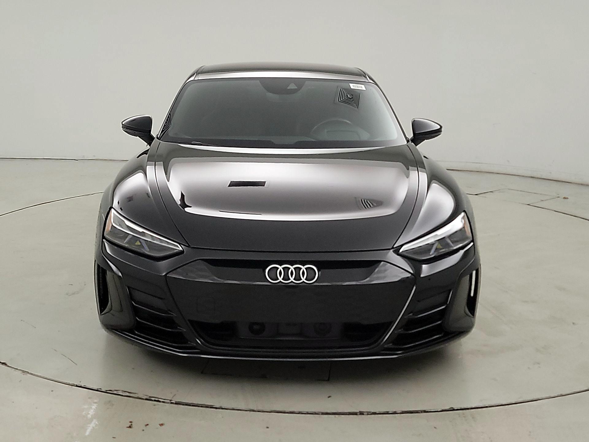 Thumbnail: 2022 Audi e-tron GT - 2