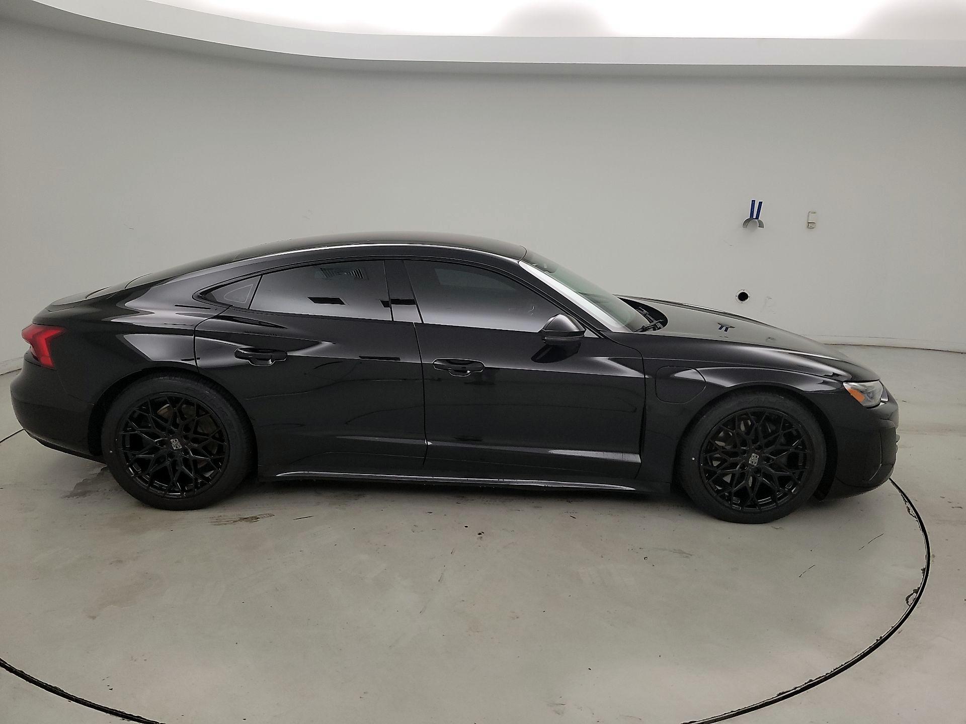 Thumbnail: 2022 Audi e-tron GT - 4